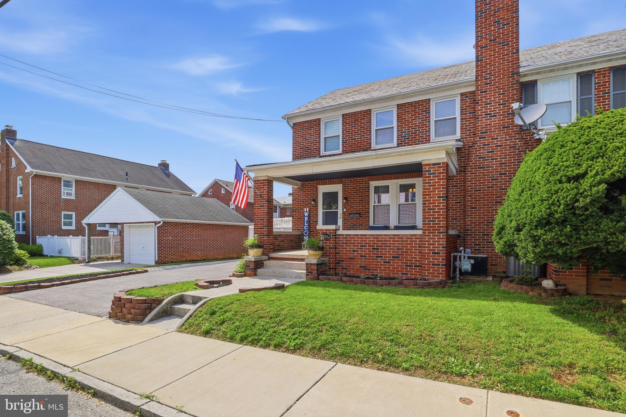 309 W WALNUT STREET