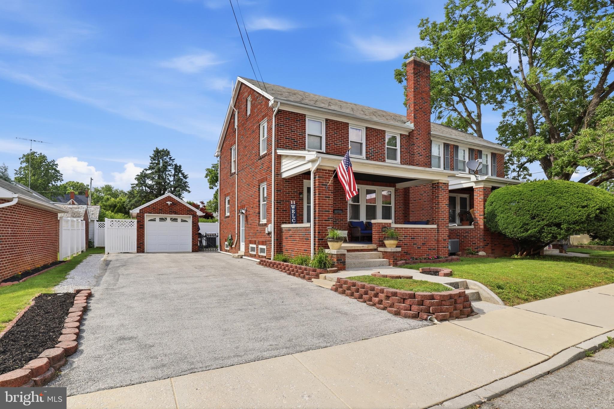 309 W WALNUT STREET