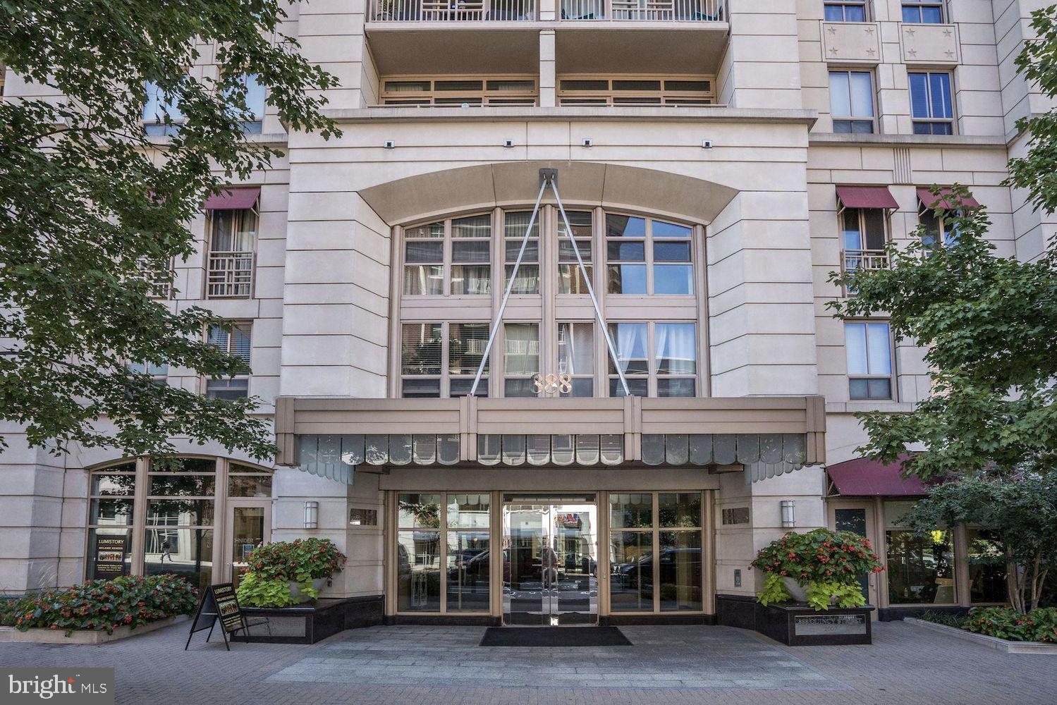 888 N QUINCY STREET 802