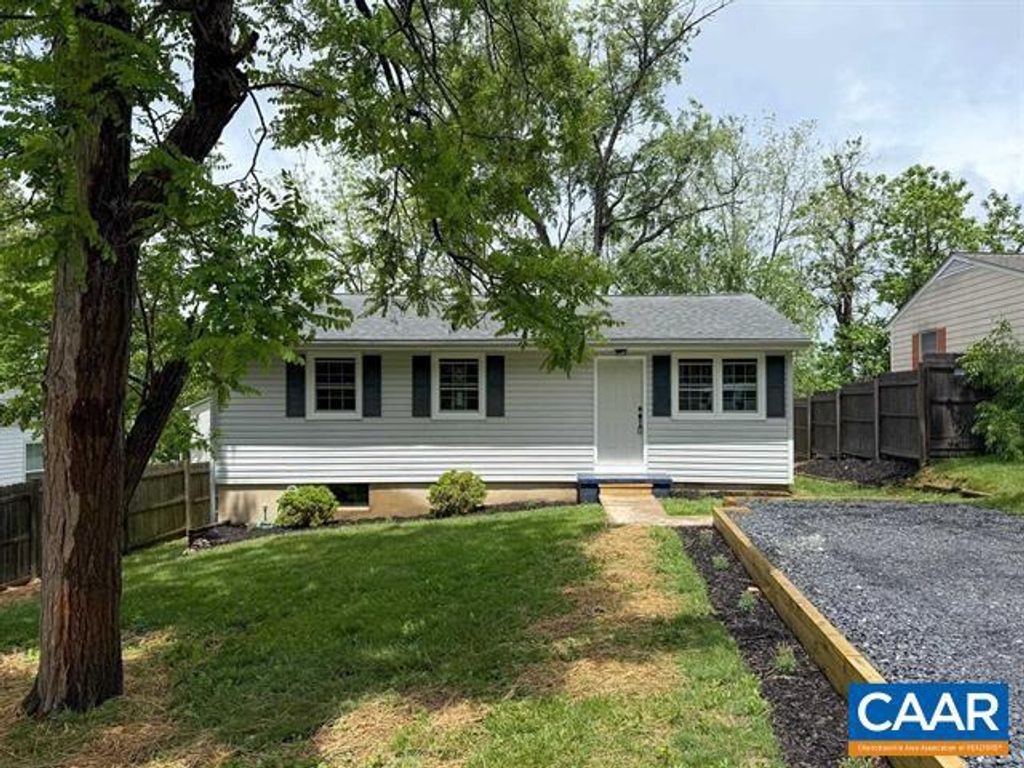 Photo of 1207 4th St, WAYNESBORO, VA 22980 (MLS # 669457)