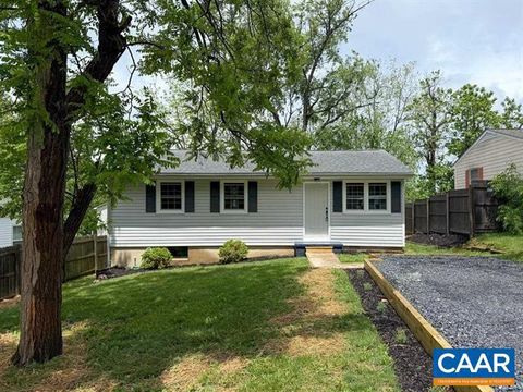 Photo of 1207 4th St, WAYNESBORO, VA 22980 (MLS # 669457)