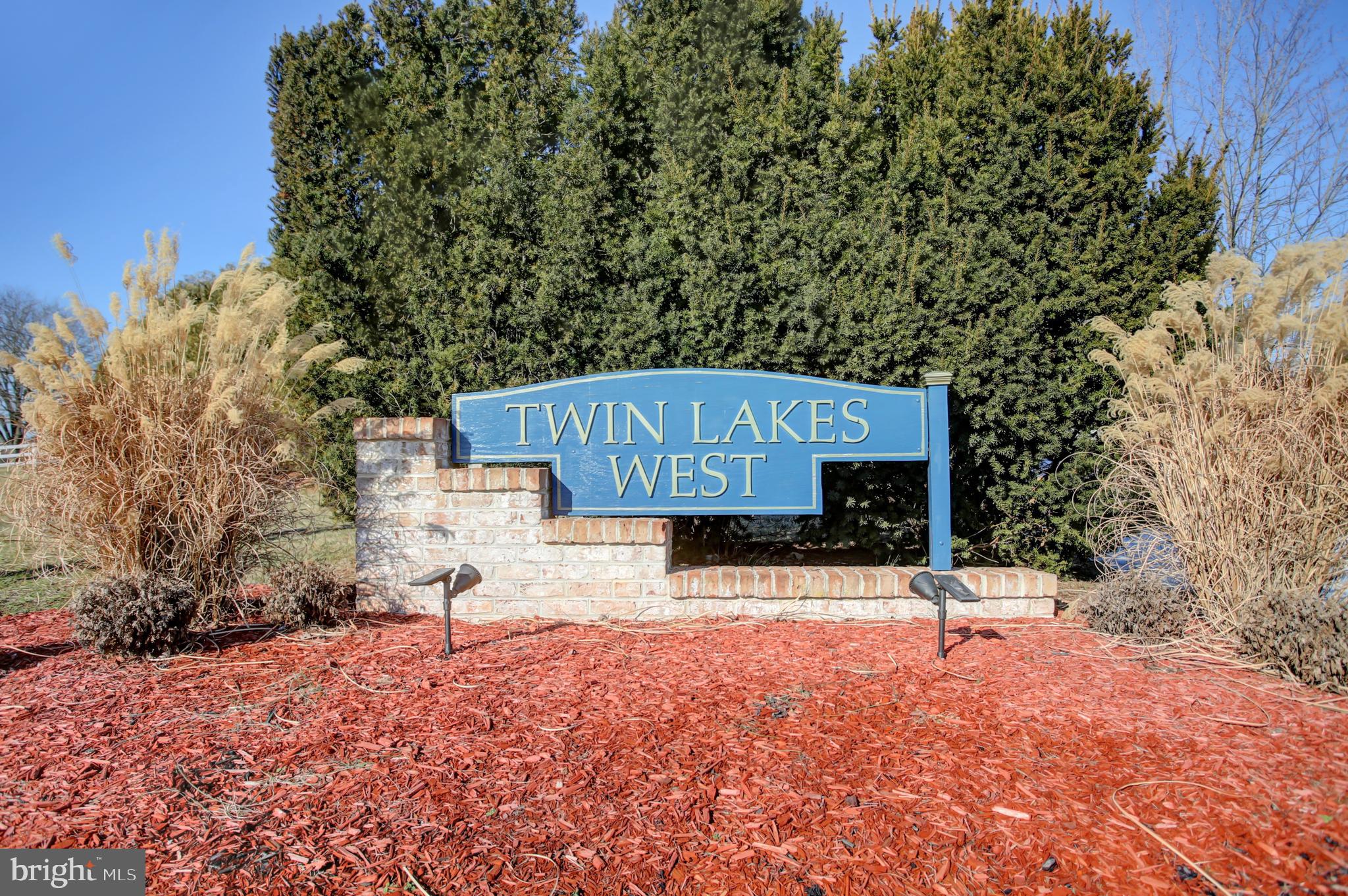 TWIN LAKES WEST - Residential