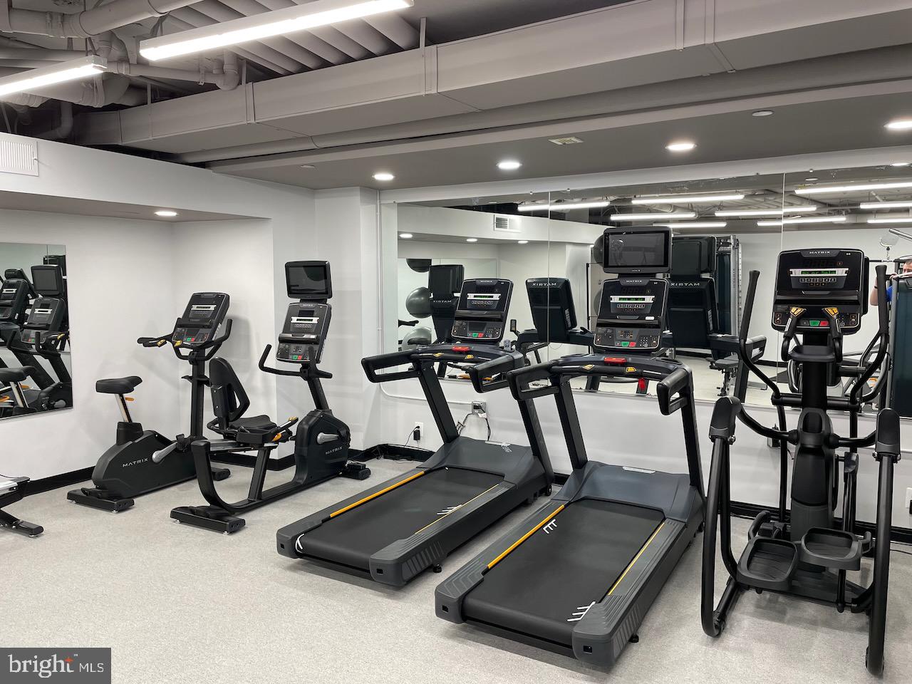 CRYSTAL PARK - Residential Lease