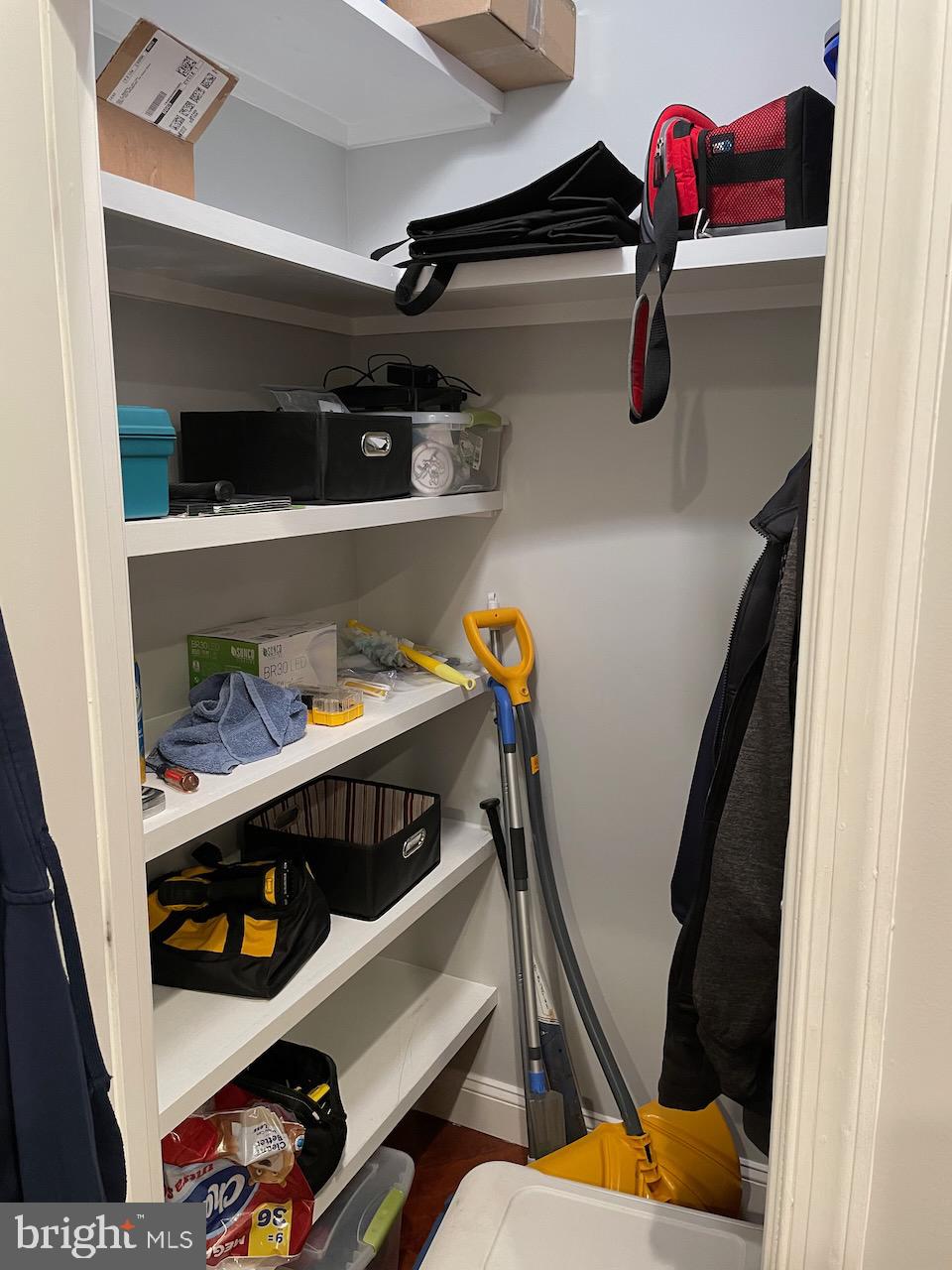 CRYSTAL PARK - Residential Lease