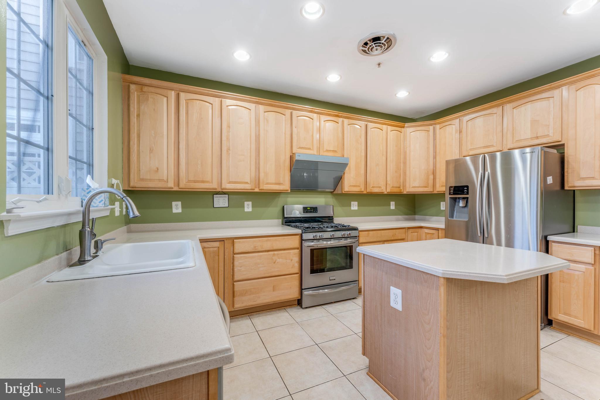 LAKELANDS - Residential Lease