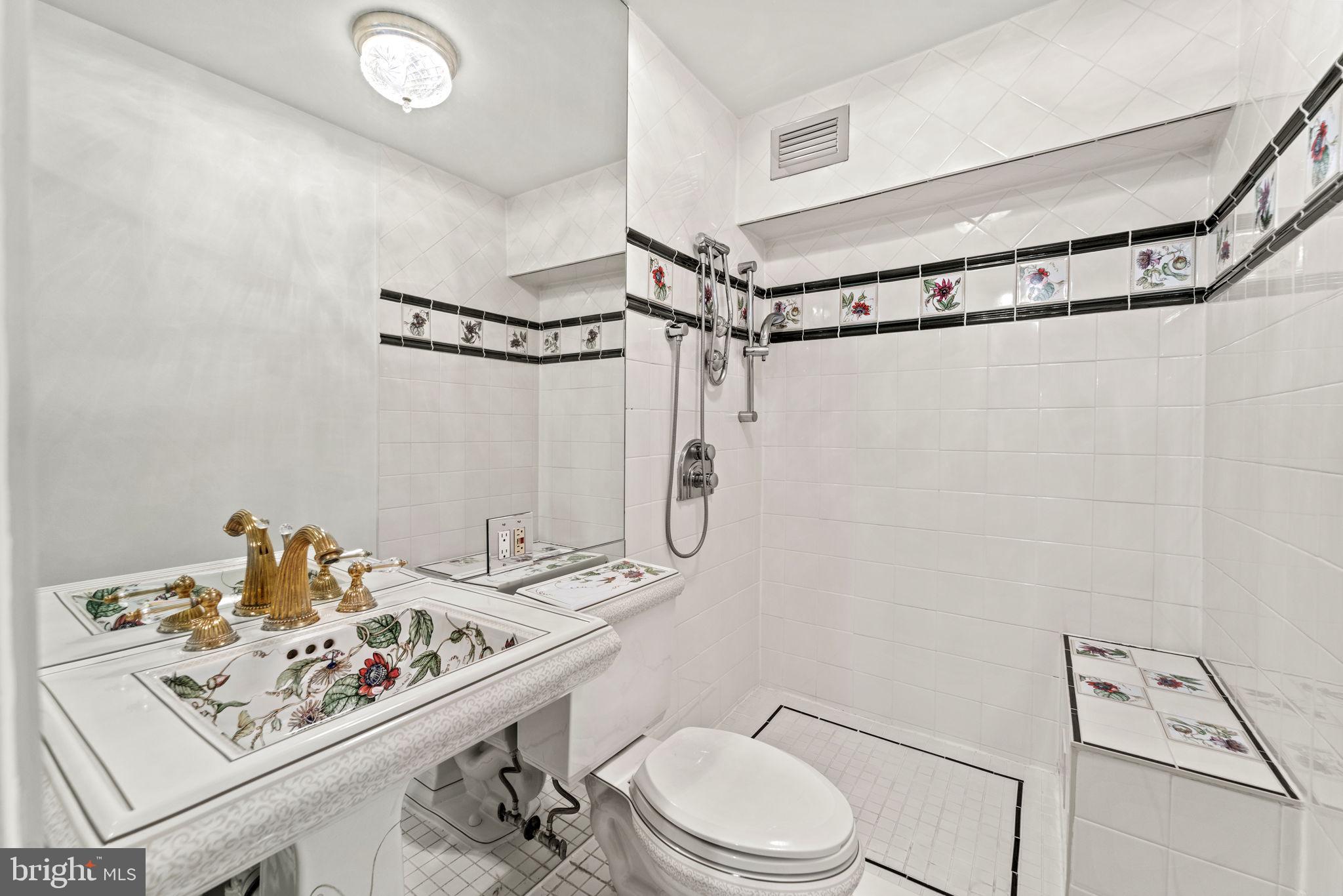 KENWOOD PLACE - Residential