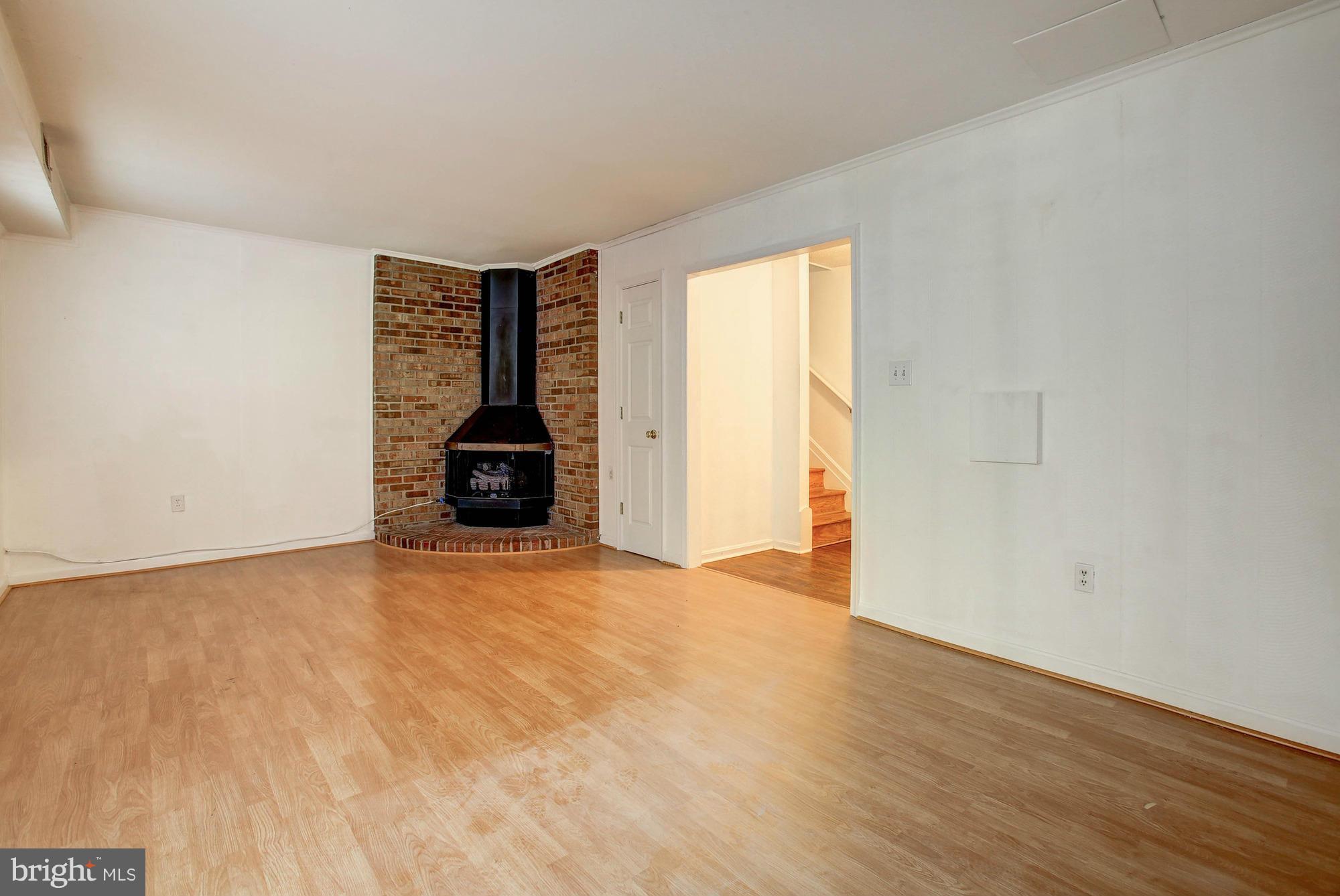 GREENWICH HILL - Residential Lease