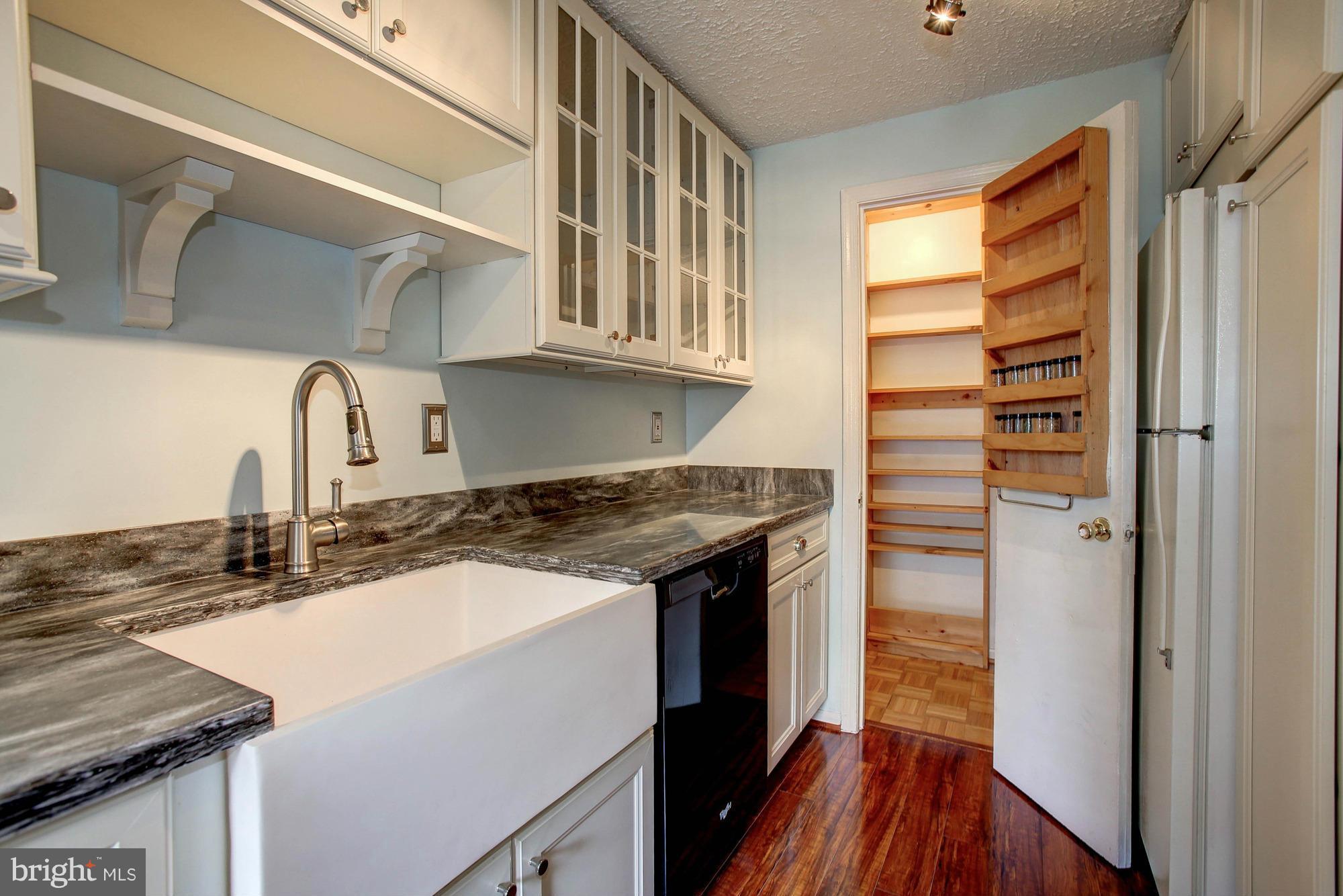 GREENWICH HILL - Residential Lease