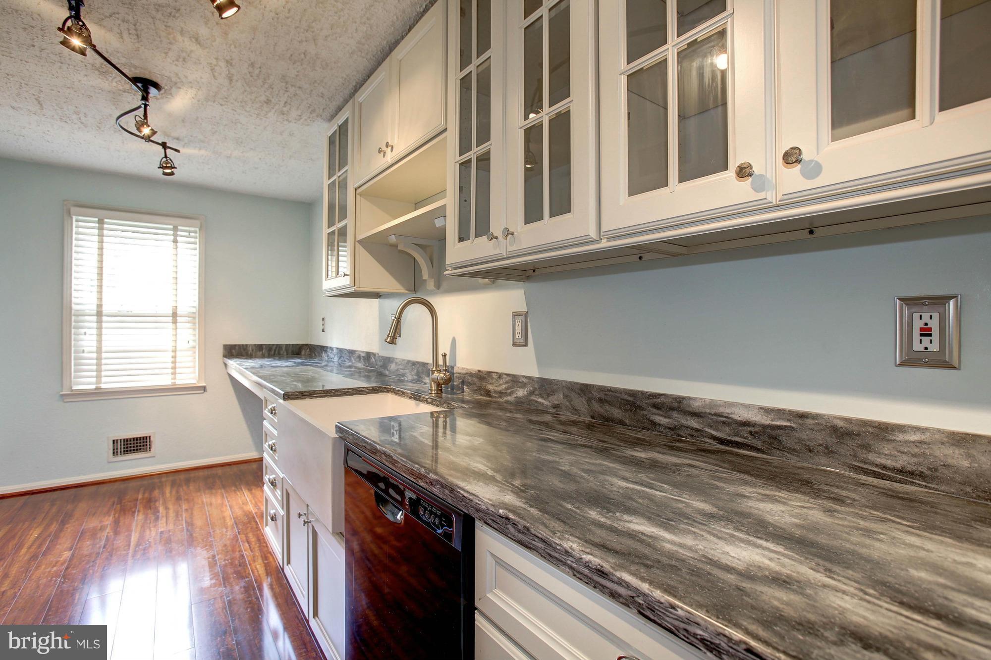 GREENWICH HILL - Residential Lease