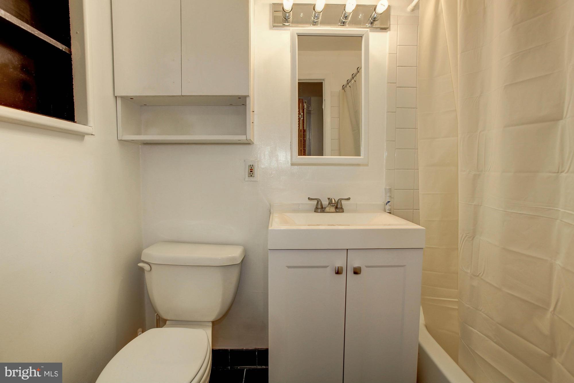 GREENWICH HILL - Residential Lease