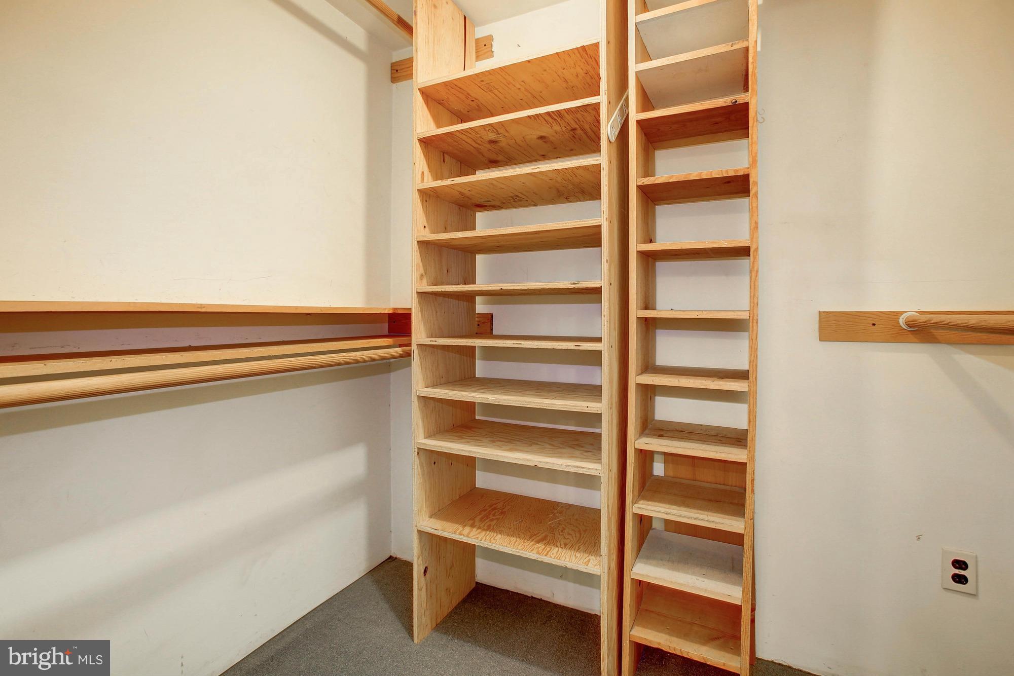 GREENWICH HILL - Residential Lease