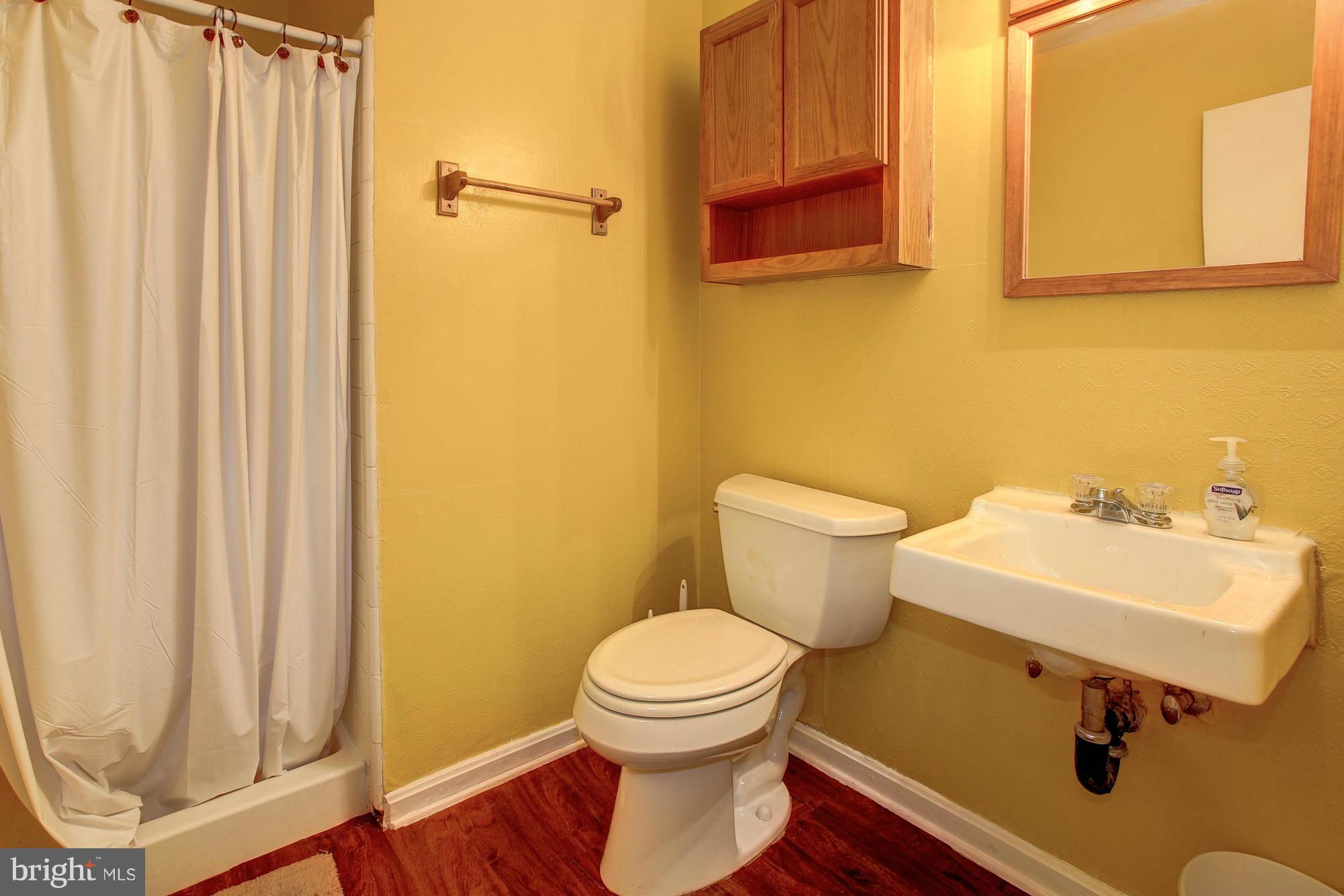 GREENWICH HILL - Residential Lease