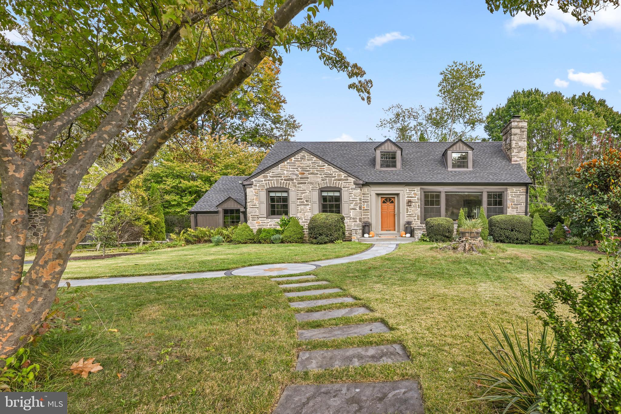 421 PARKVIEW DRIVE