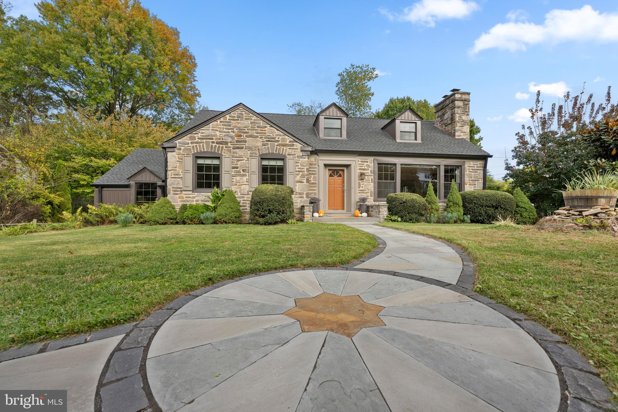 421 PARKVIEW DRIVE