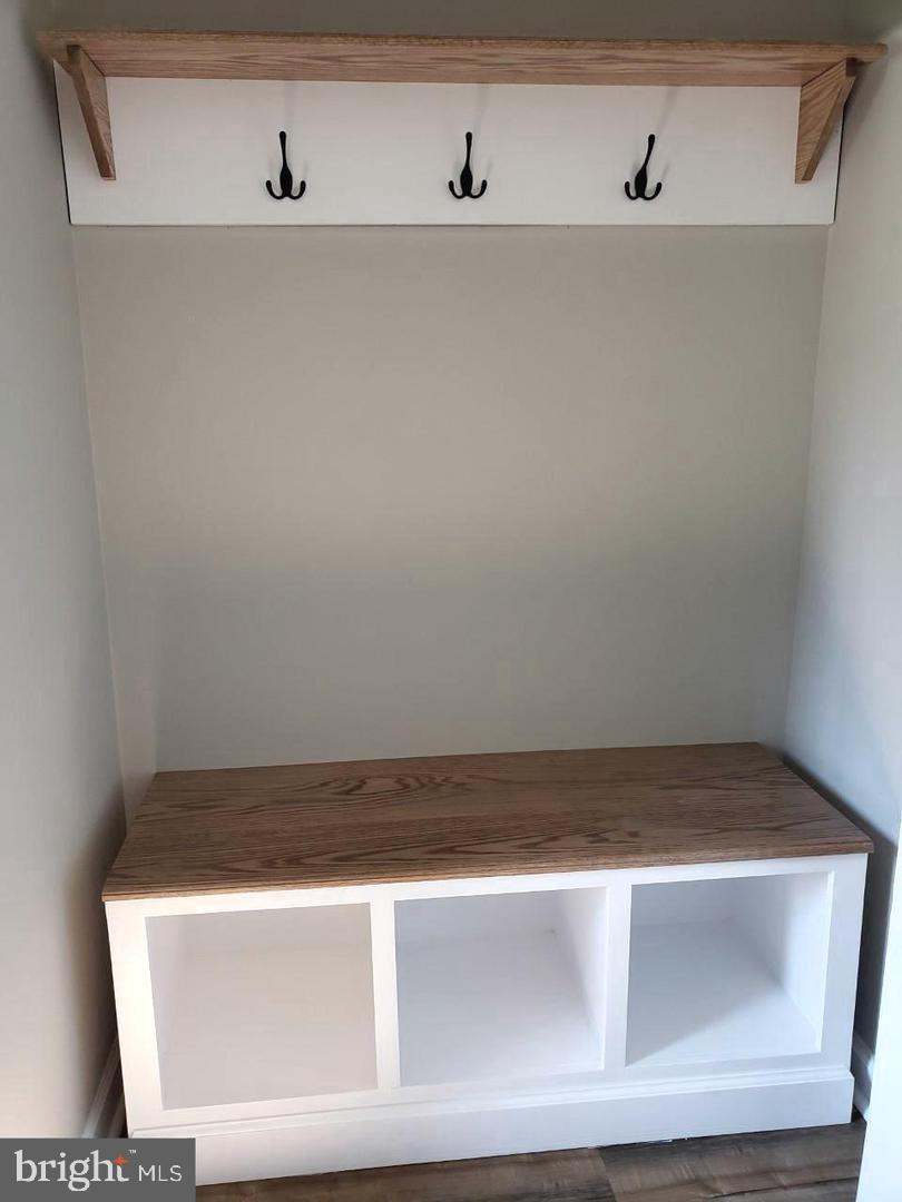 SMUGGLERS COVE - Residential