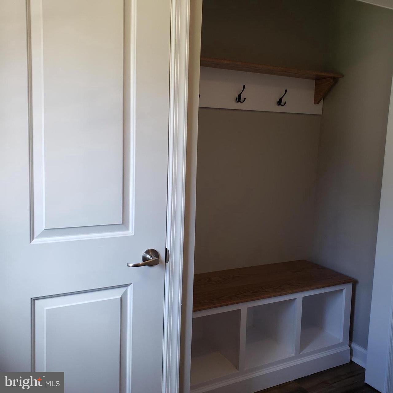 SMUGGLERS COVE - Residential