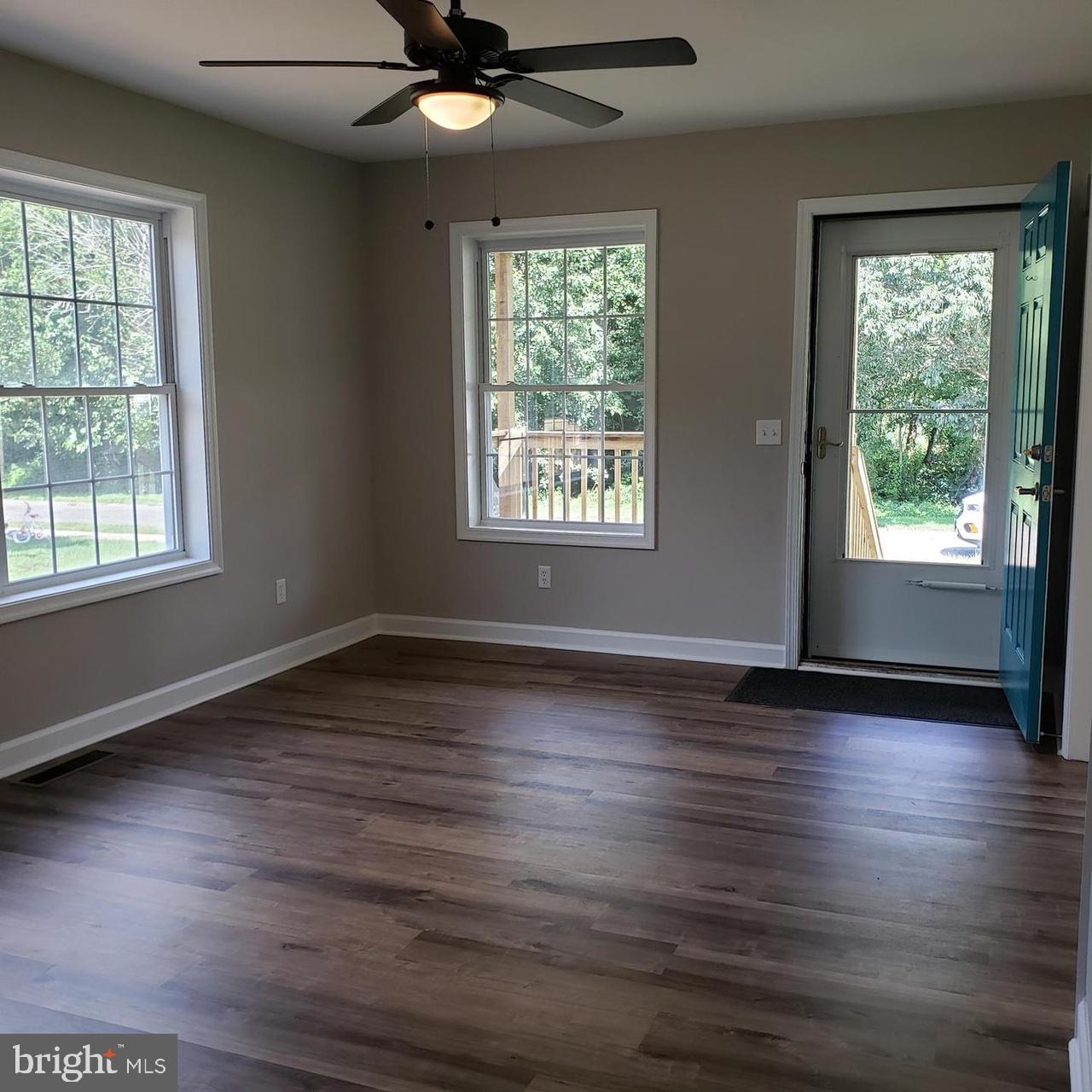 SMUGGLERS COVE - Residential