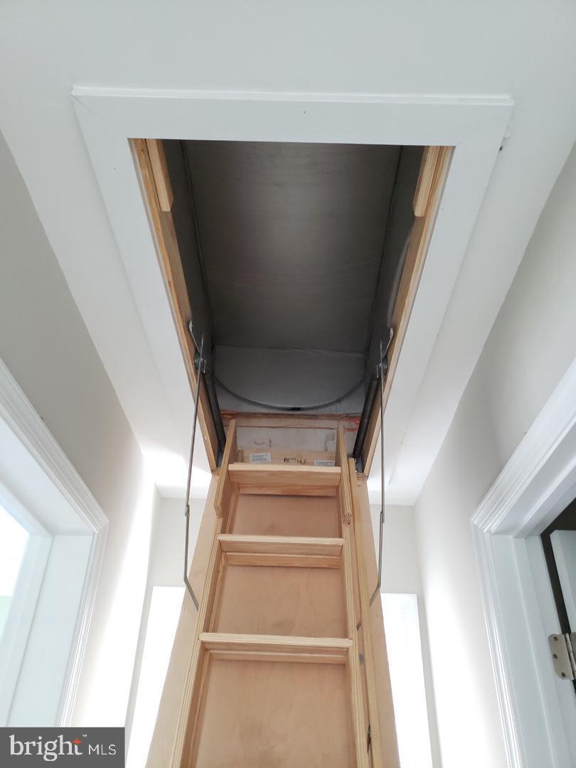 SMUGGLERS COVE - Residential