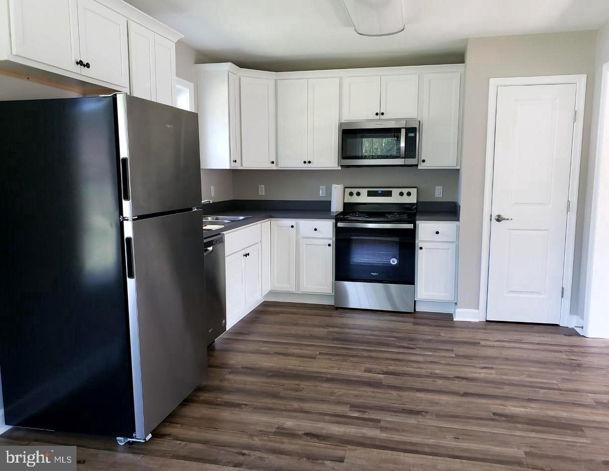 SMUGGLERS COVE - Residential