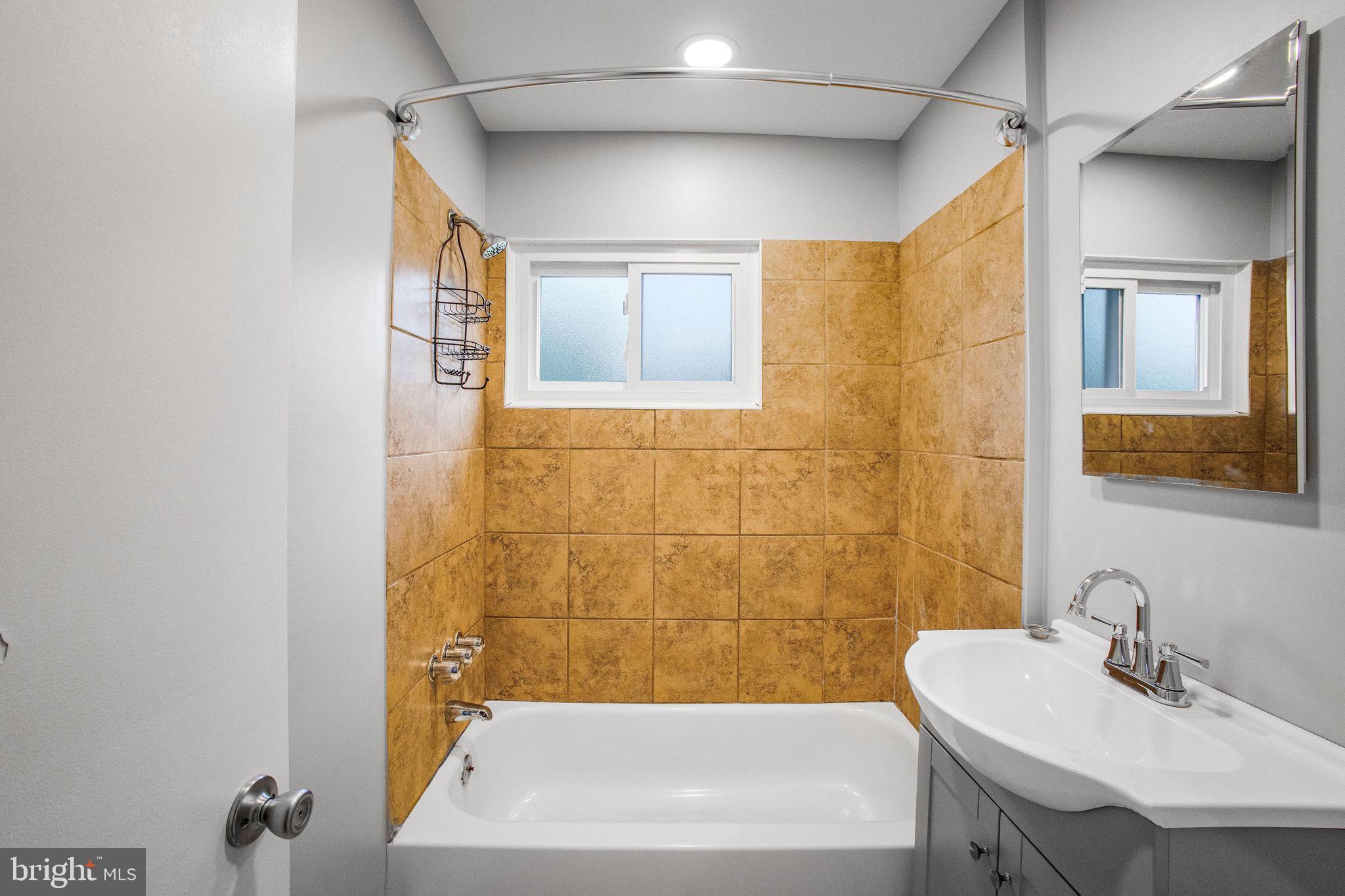 LANDOVER ESTATES - Residential Lease