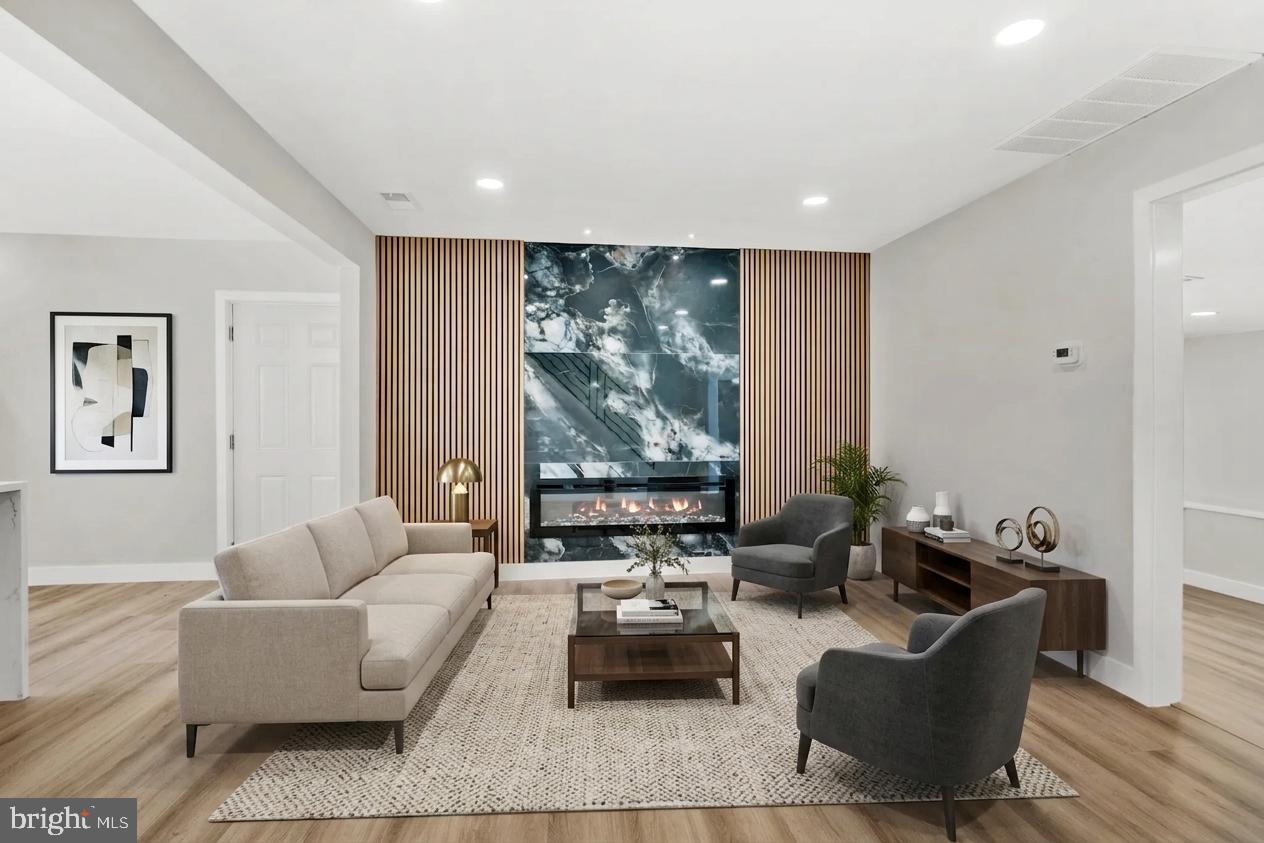ACADEMY GARDENS - Residential