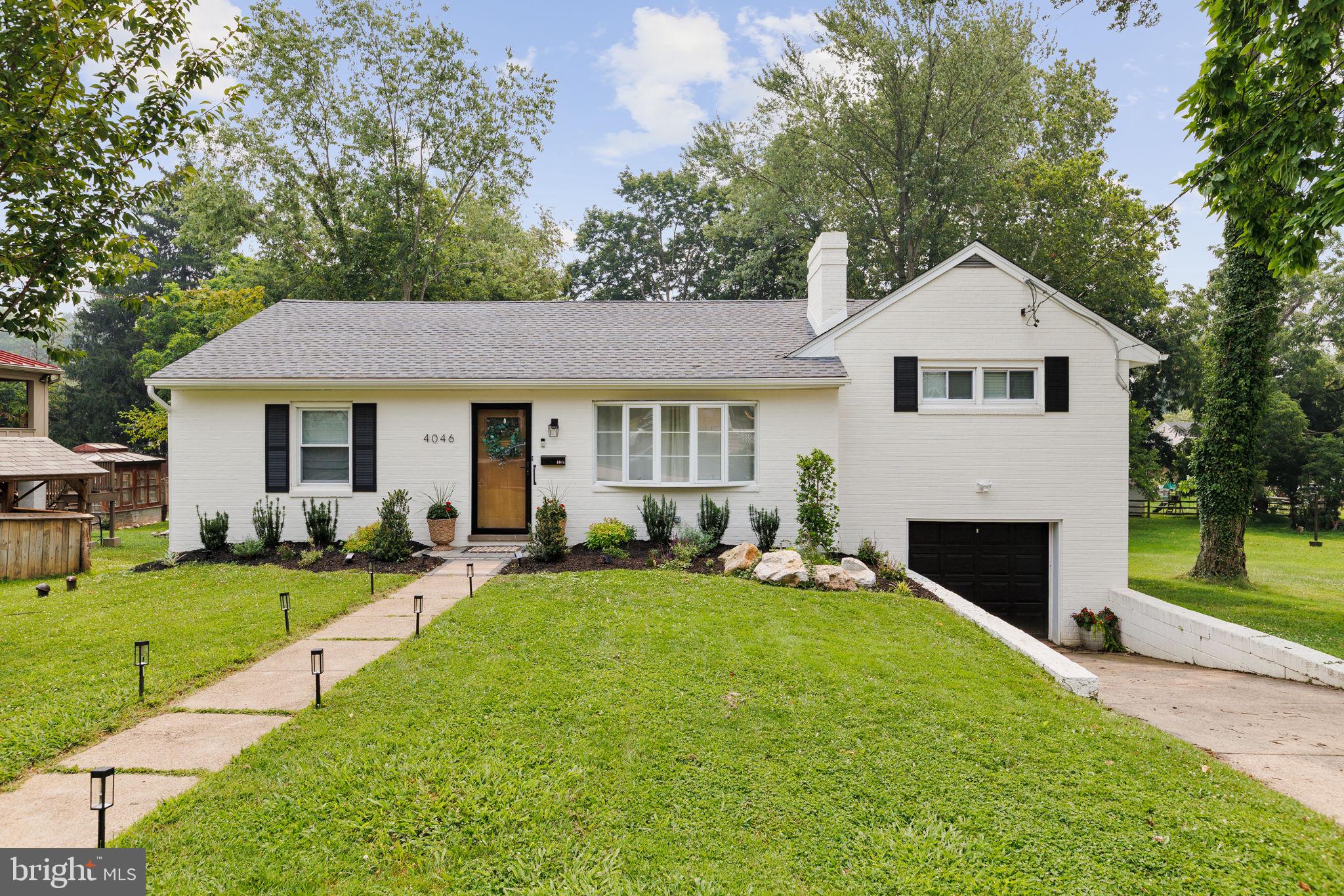 4046 CENTER AVENUE