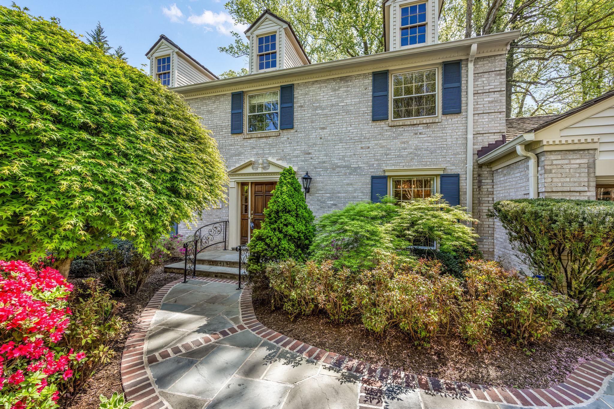 LANGLEY OAKS - Residential