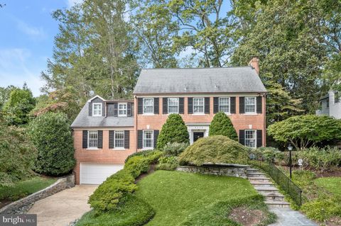 Photo of 4806 Scarsdale Road, BETHESDA, MD 20816 (MLS # MDMC2216124)