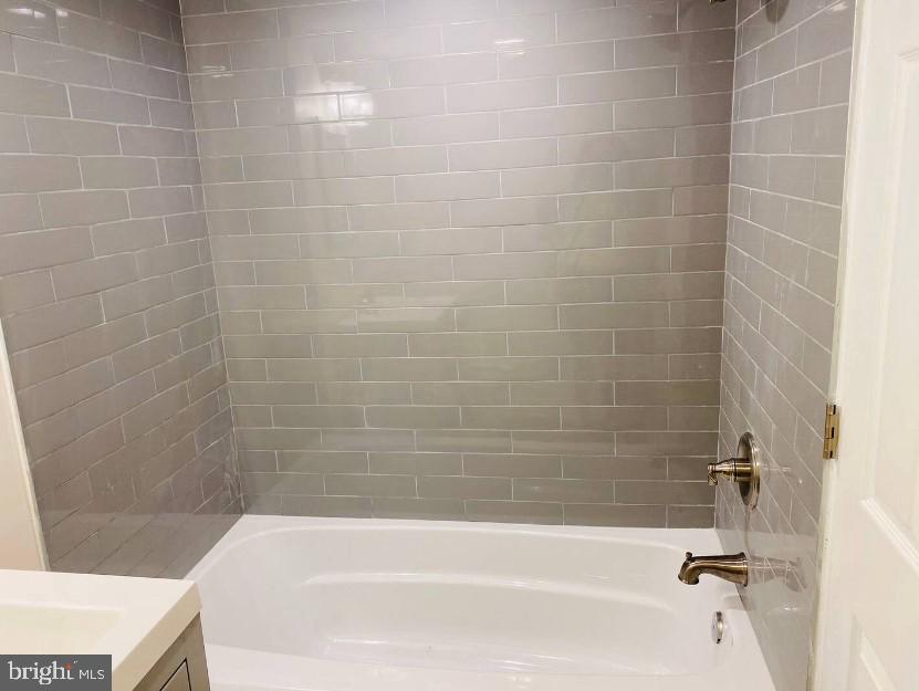 STRAWBERRY MANSION - Residential Lease