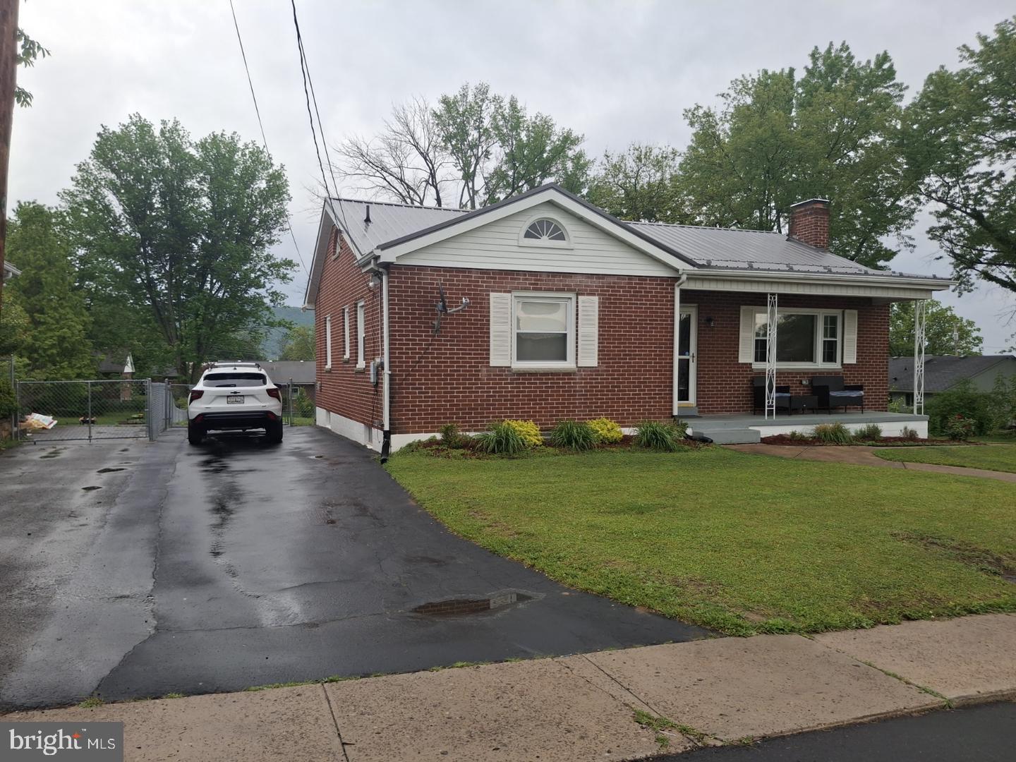 40 MEMORIAL AVENUE