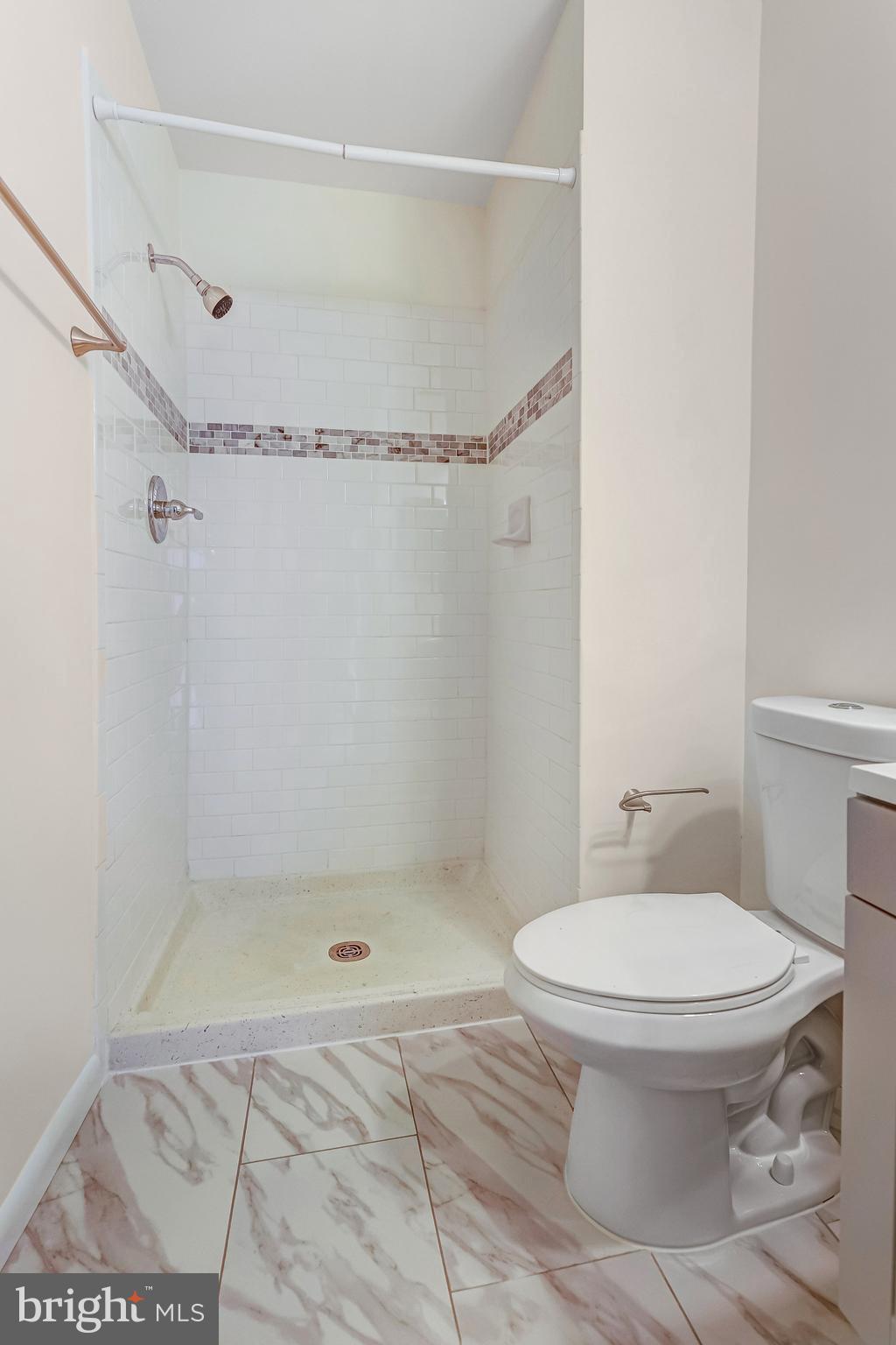 AMERICANA FAIRFAX - Residential Lease