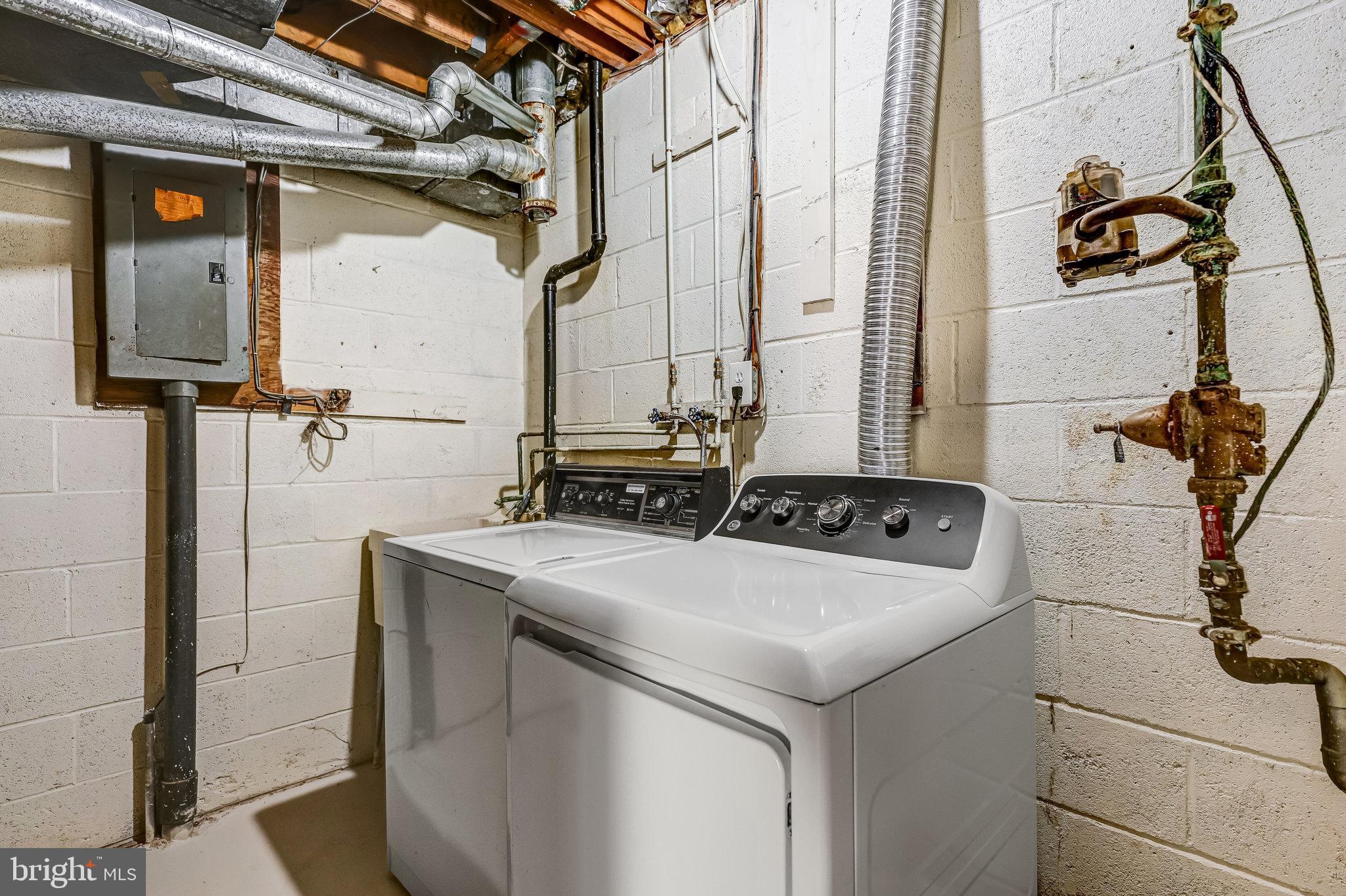 AMERICANA FAIRFAX - Residential Lease