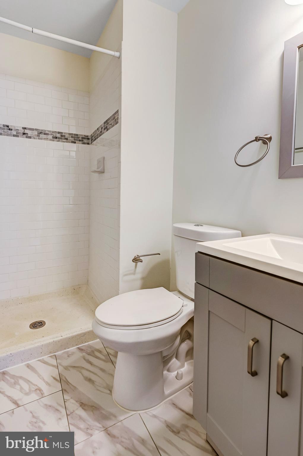 AMERICANA FAIRFAX - Residential Lease