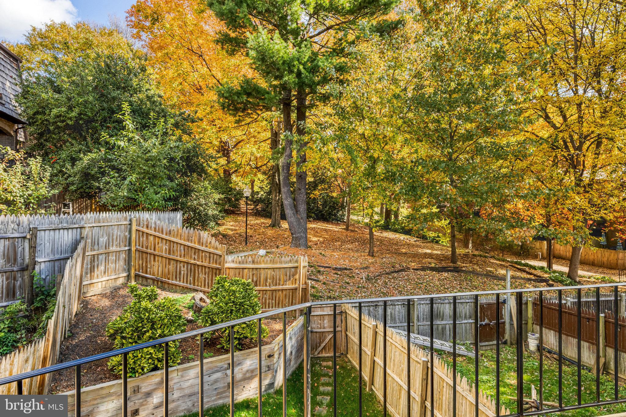 AMERICANA FAIRFAX - Residential Lease