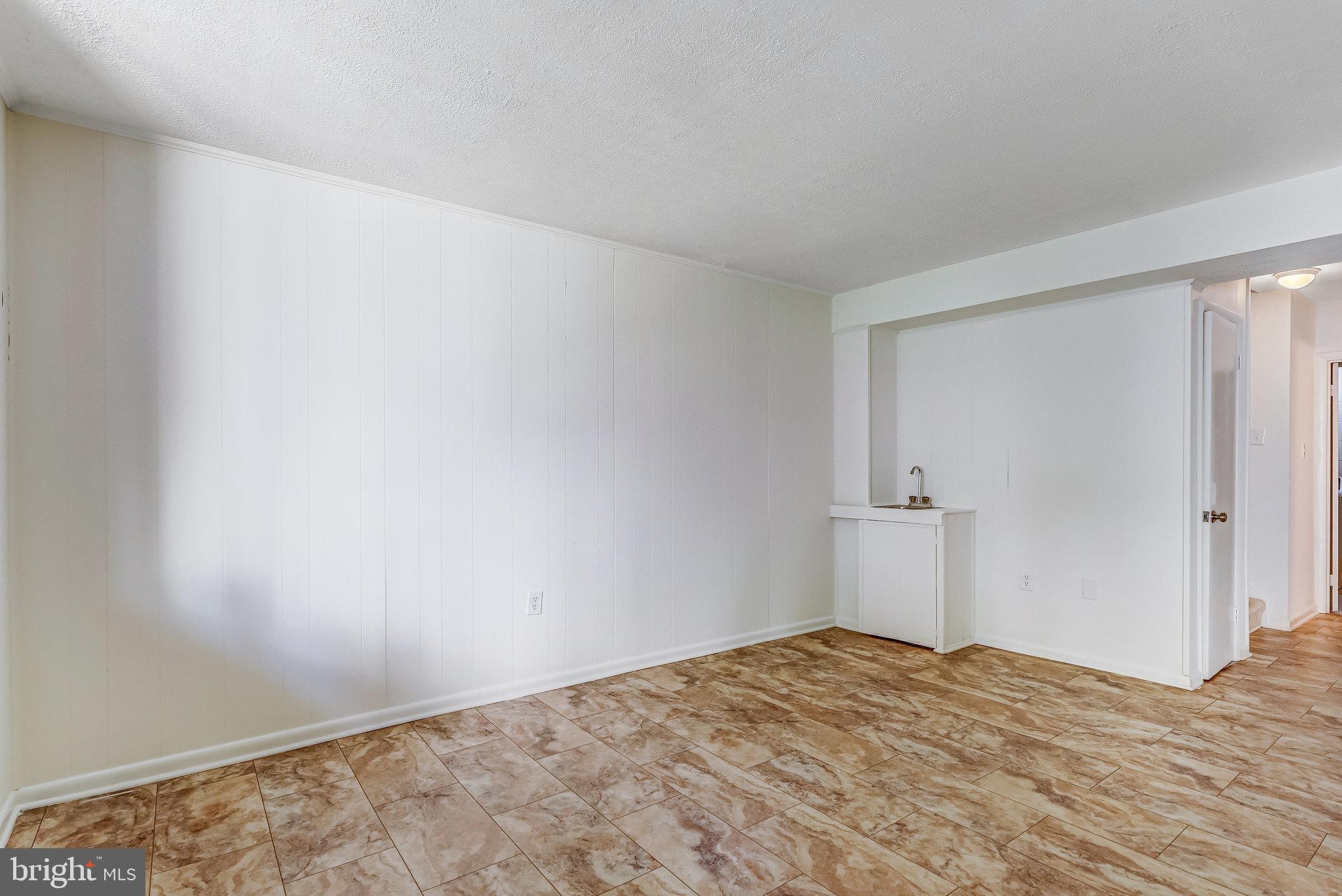 AMERICANA FAIRFAX - Residential Lease