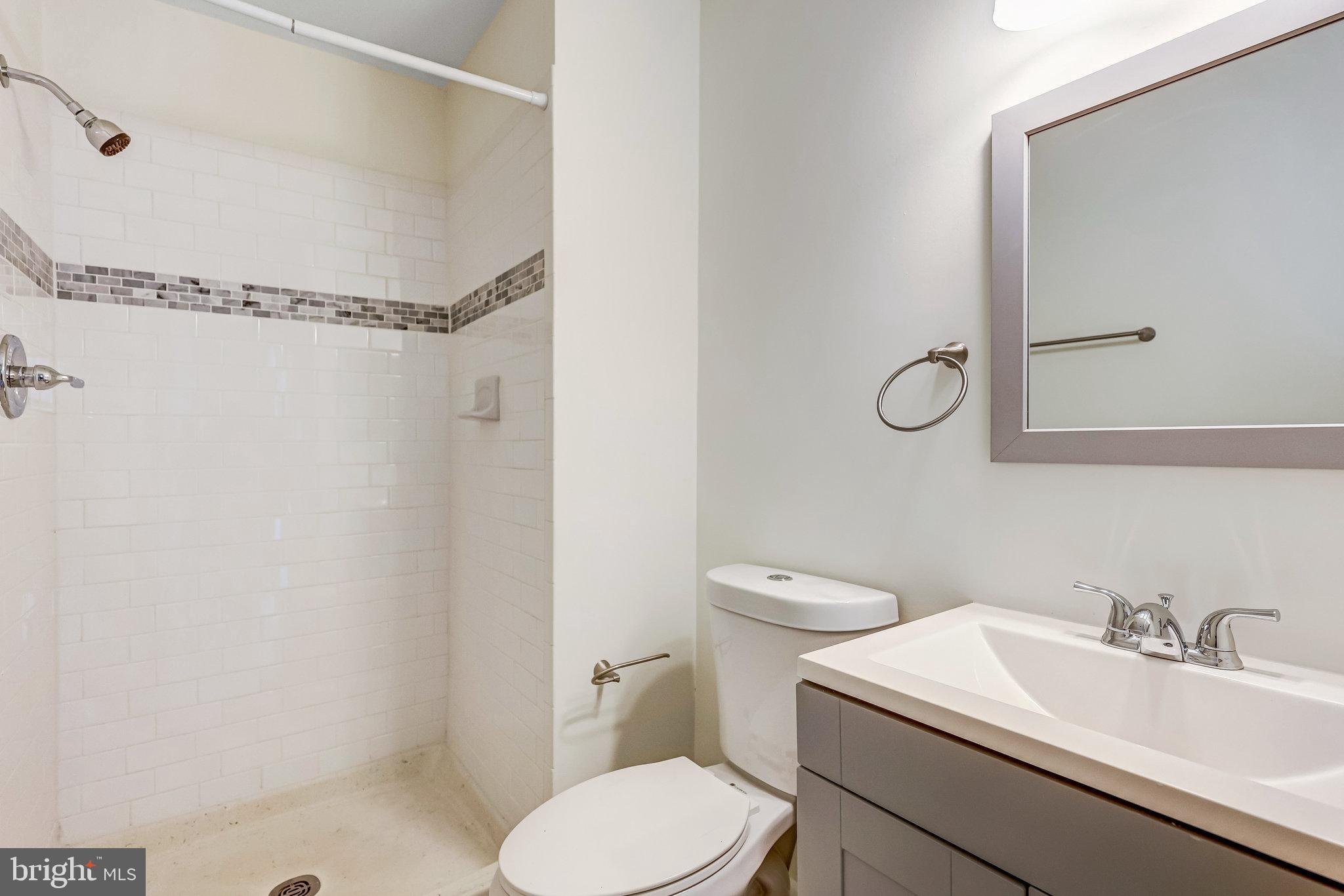 AMERICANA FAIRFAX - Residential Lease