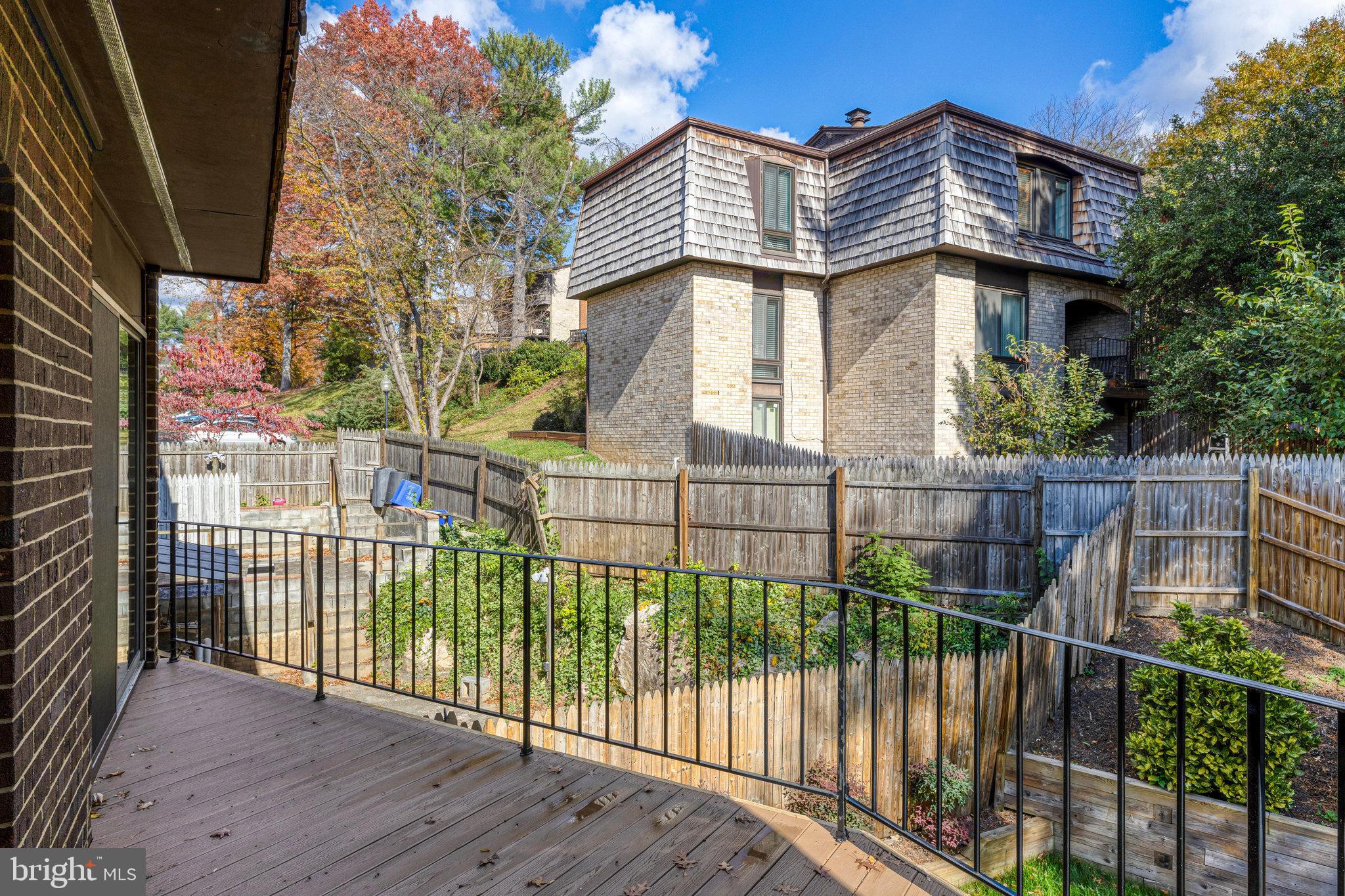 AMERICANA FAIRFAX - Residential Lease