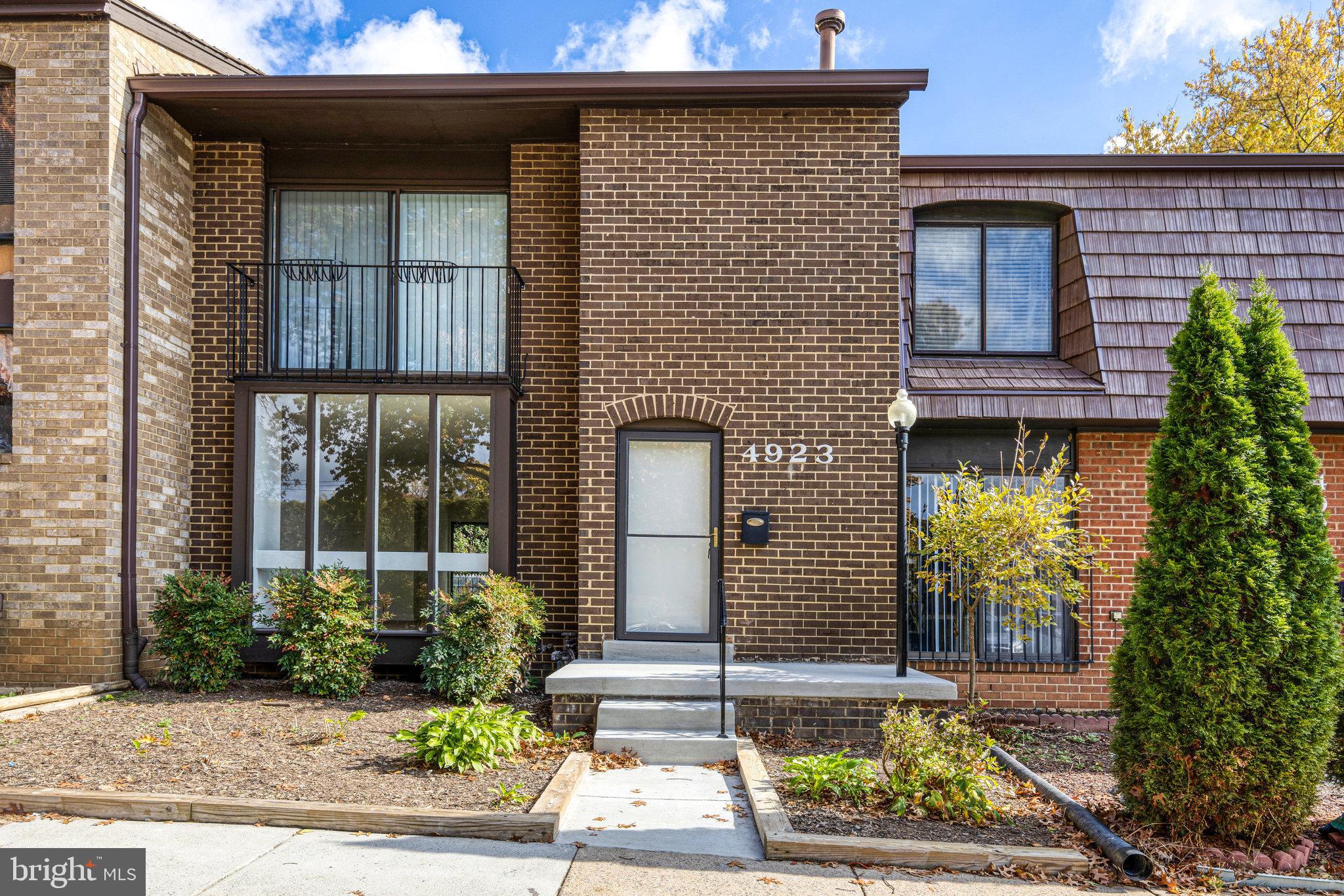 AMERICANA FAIRFAX - Residential Lease