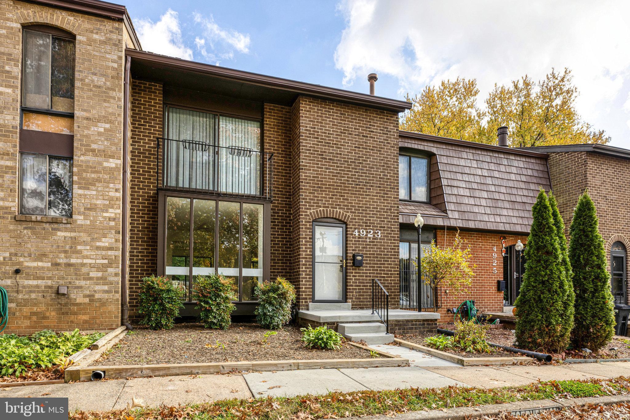 AMERICANA FAIRFAX - Residential Lease