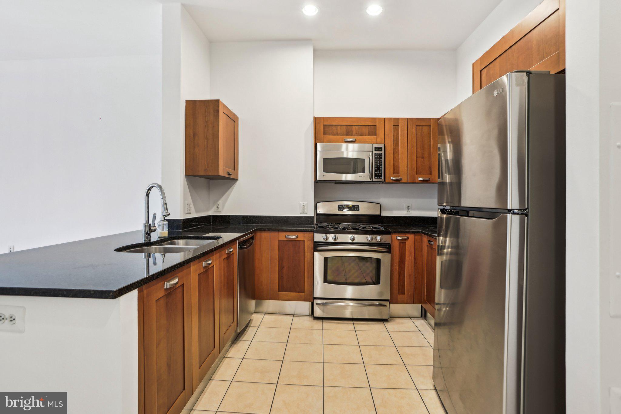 MIDTOWN ALEXANDRIA STATION CONDOMINIUM - Residential