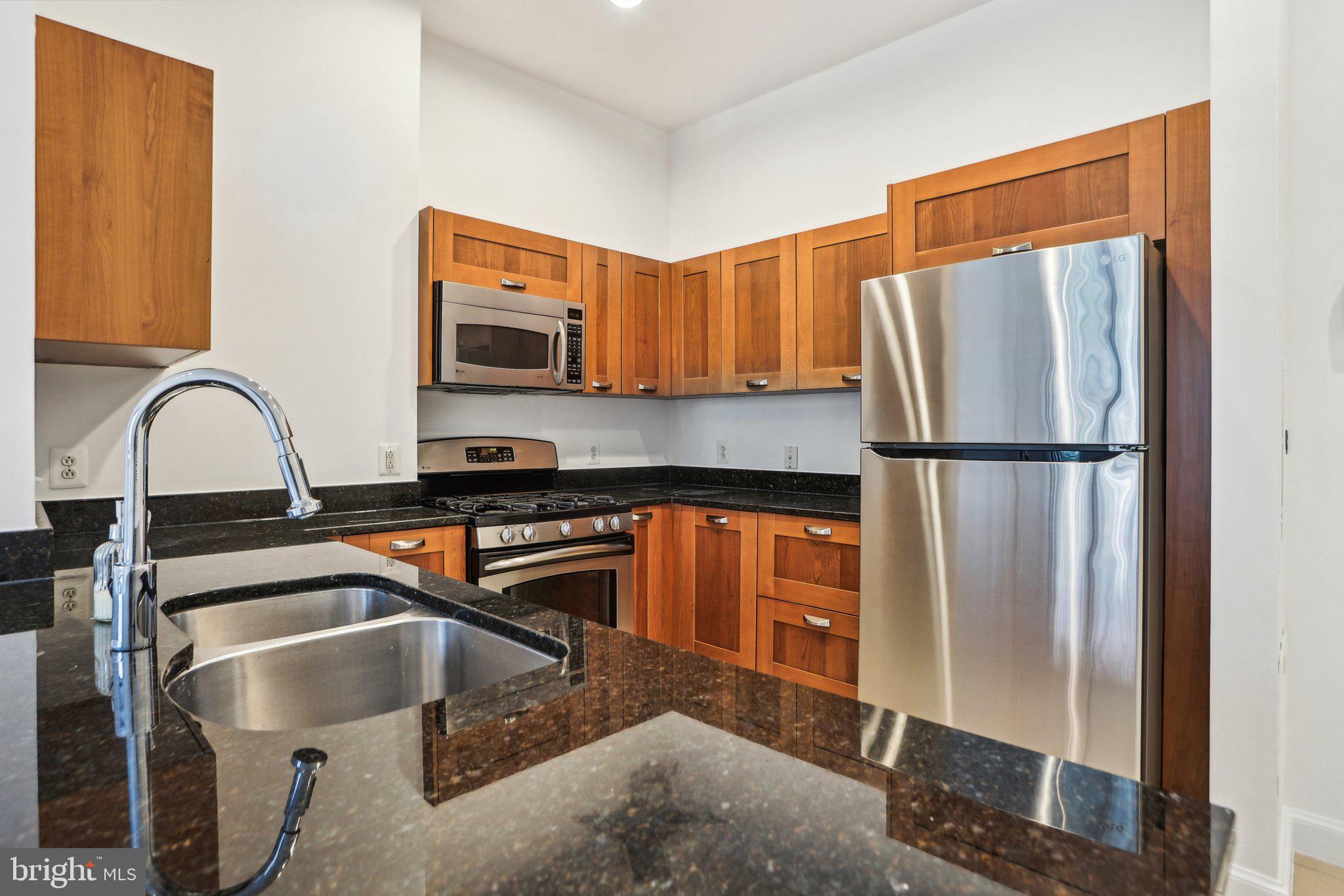 MIDTOWN ALEXANDRIA STATION CONDOMINIUM - Residential