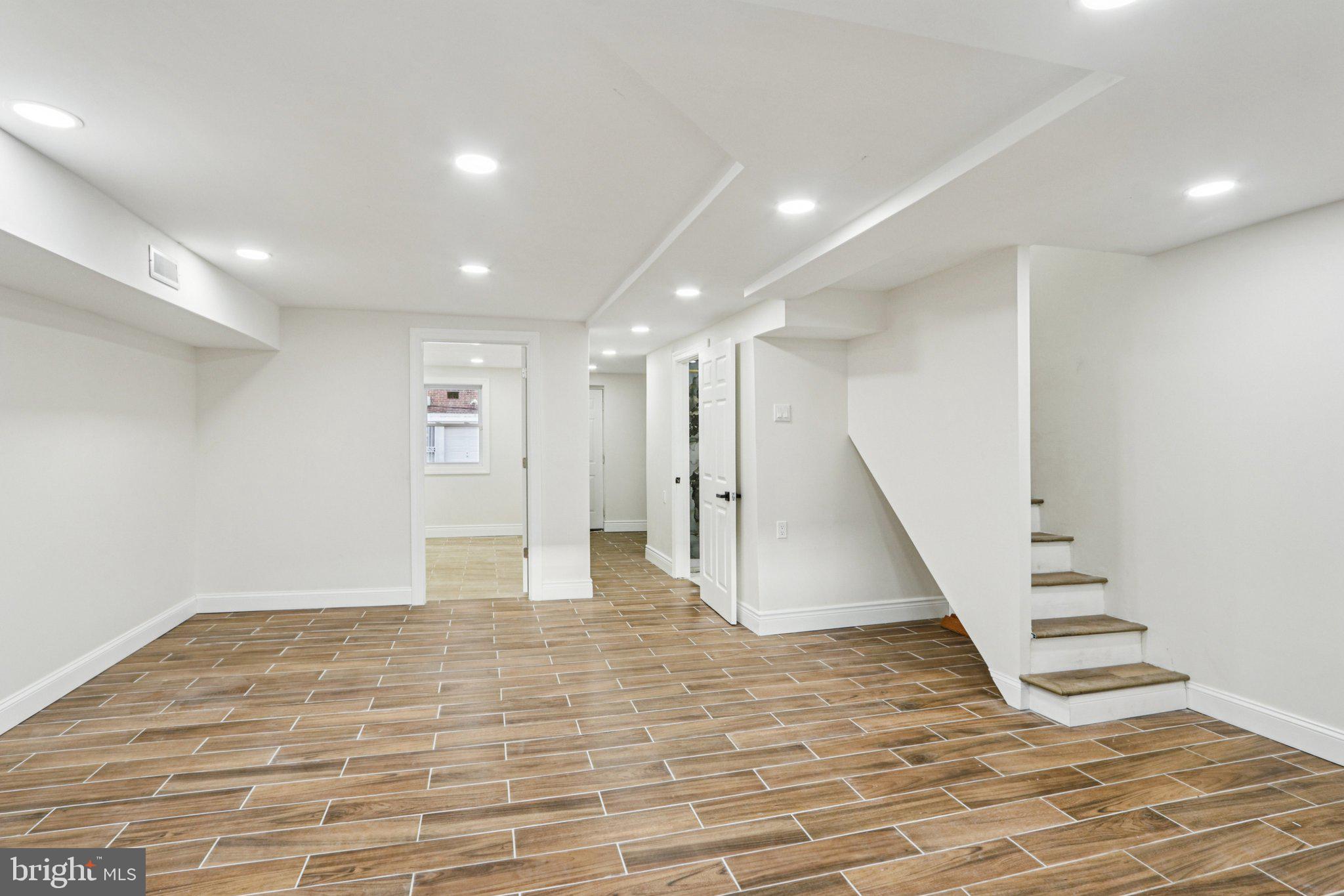 WEST OAK LANE - Residential