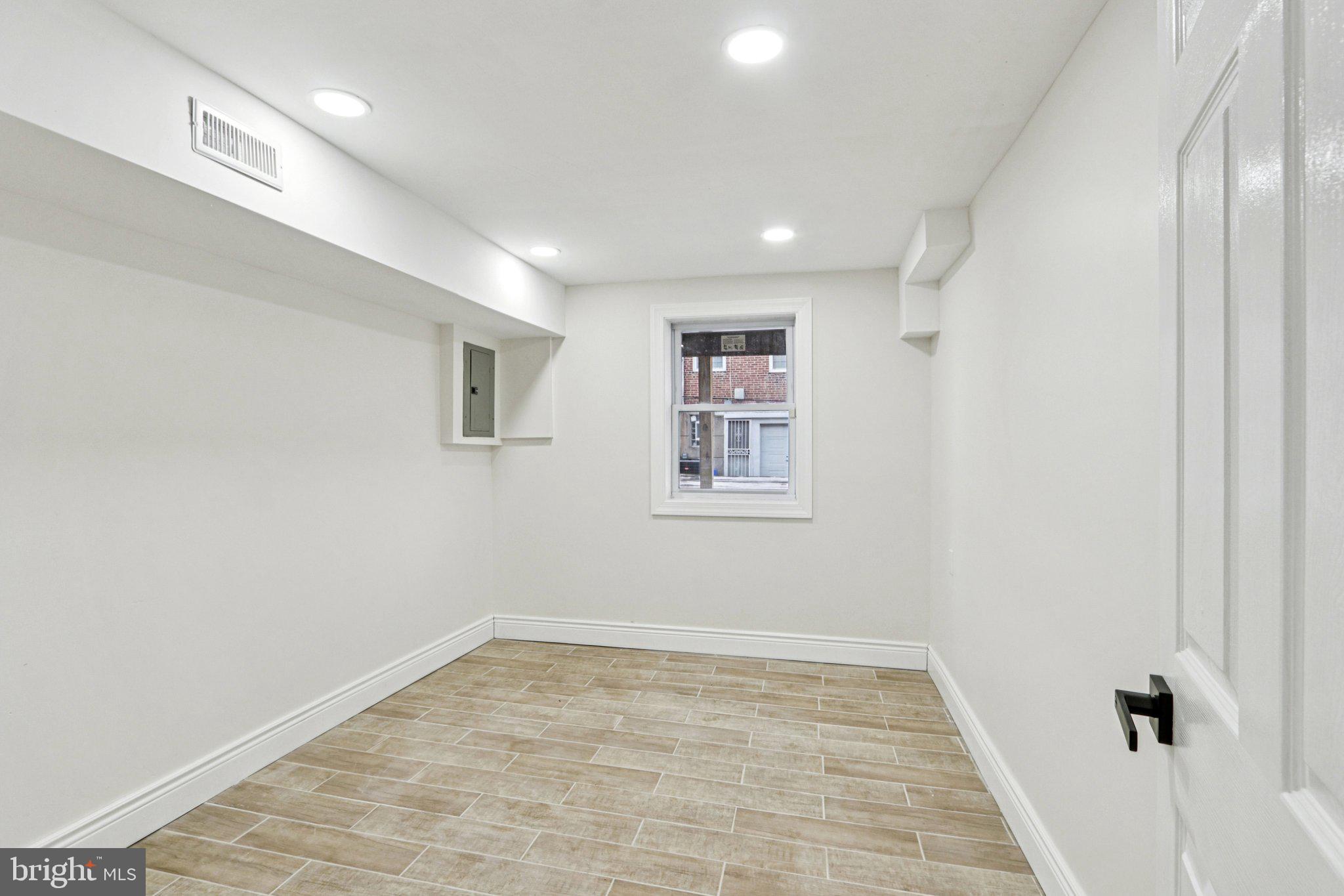 WEST OAK LANE - Residential