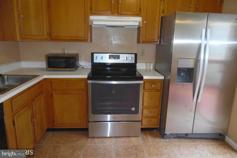 CONSTANT FRIENDSHIP - Residential Lease