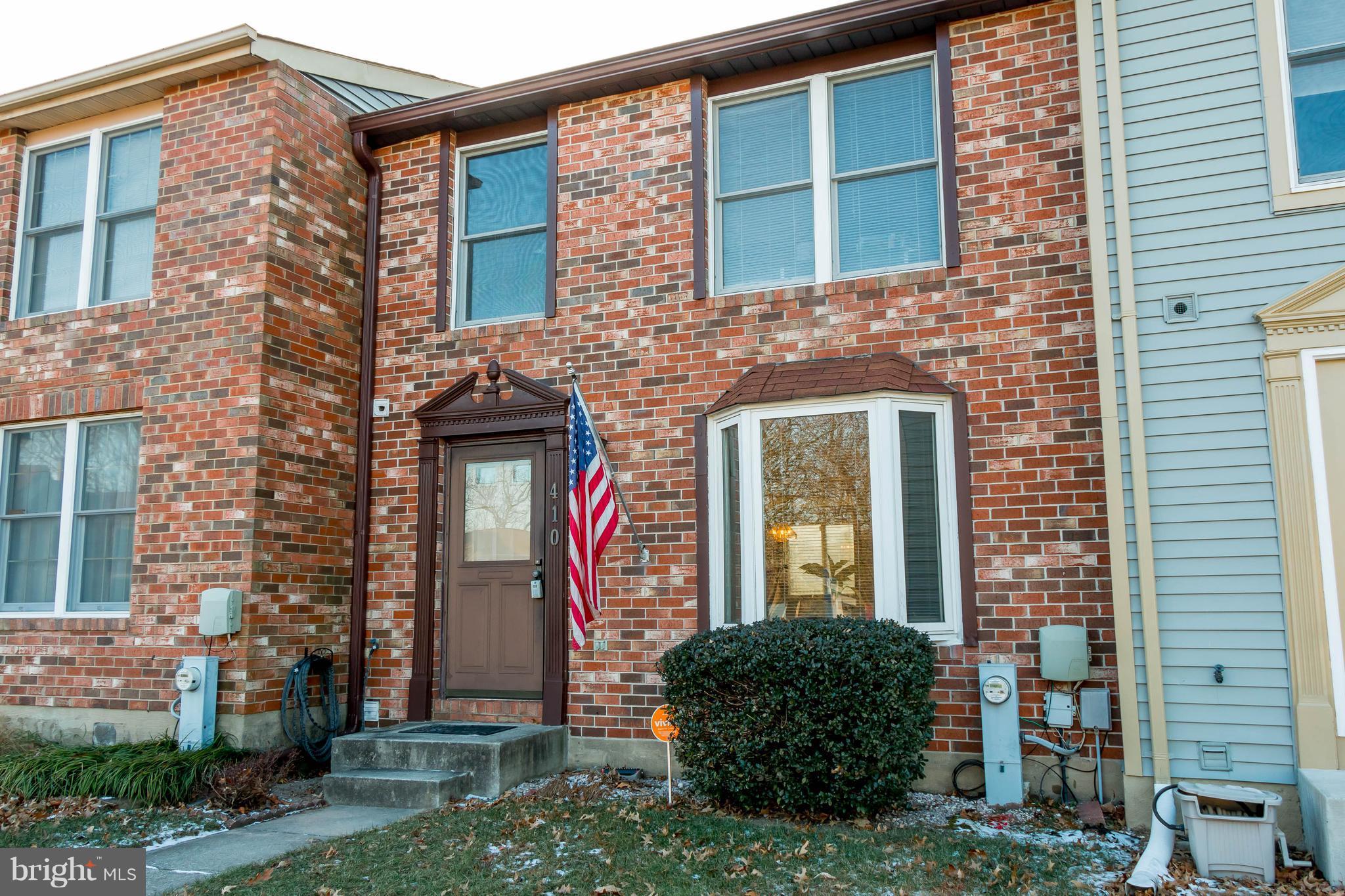 SECLUDED SURPRISE, Woods Edge Townhome Community. 3 Bedrooms, 1-1/2 Baths. Only bay window in Woods Edge. Large country kitchen. Pergo Flooring in living room and dining area. Enjoy extra living space in the partially finished basement. Open Staircase and built-in-bookcase in living room. This townhouse is located centrally and convenient to Baltimore/Annapolis/ Washington D.C./ Columbia.