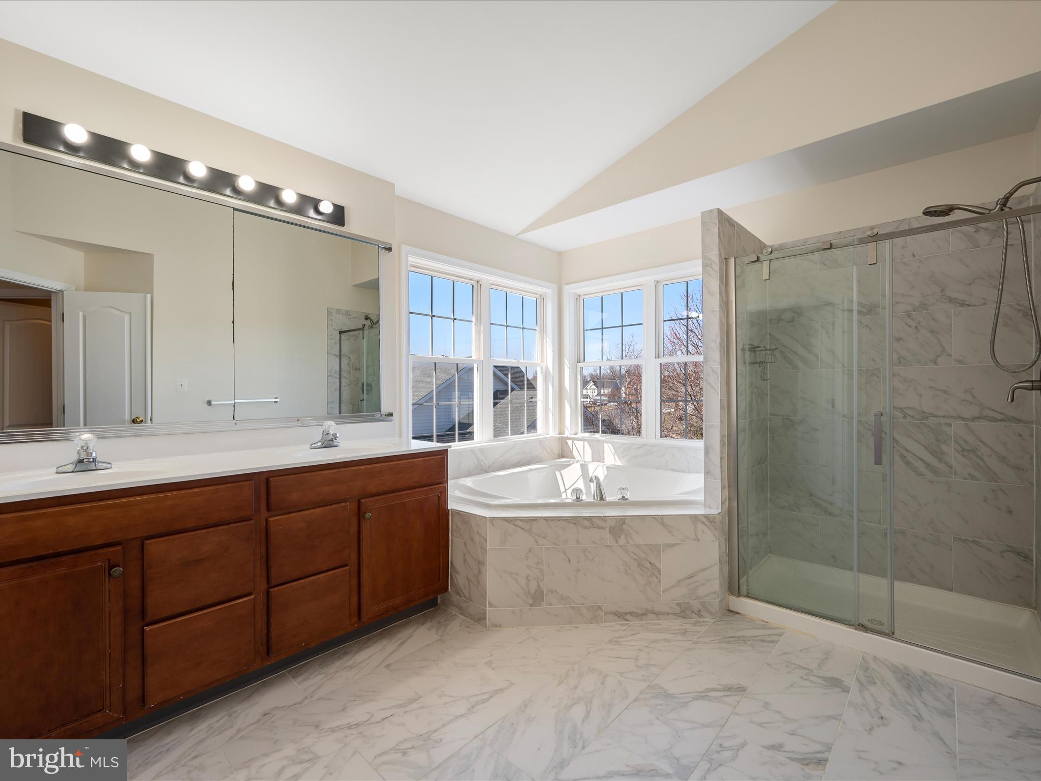 TWIN LAKE OVERLOOK - Residential