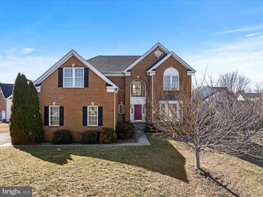 Sellers are offering a 10k credit towards closing cost or updates to make this home yours! 

Welcome to 200 Heath Ct, a charming home that offers both comfort and versatility! This property features a beautifully maintained home with a fully finished basement, perfect for expanding your living space. The basement includes a fully functional kitchen (permit pulled), a bathroom, and two additional bedrooms, providing endless possibilities for guests or in-laws.

Upstairs, you'll find a bright and spacious living area, complemented by modern finishes throughout. New roof, trex deck and a stone fireplace. The home sits on a quiet cul-de-sac, providing a peaceful setting while still being conveniently close to all the amenities you need. With a large backyard and plenty of room for entertaining, This house is a must-see! Don’t miss out on this incredible opportunity—schedule your showing today!