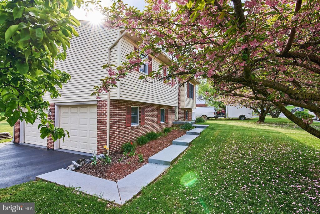 Photo of 1420 E NEWPORT RD, LITITZ, PA 17543 (MLS # PALA2033994)