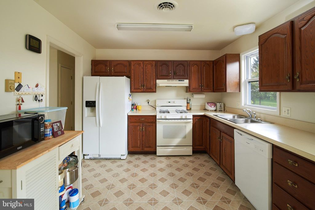 Photo of 1420 E NEWPORT RD, LITITZ, PA 17543 (MLS # PALA2033994)