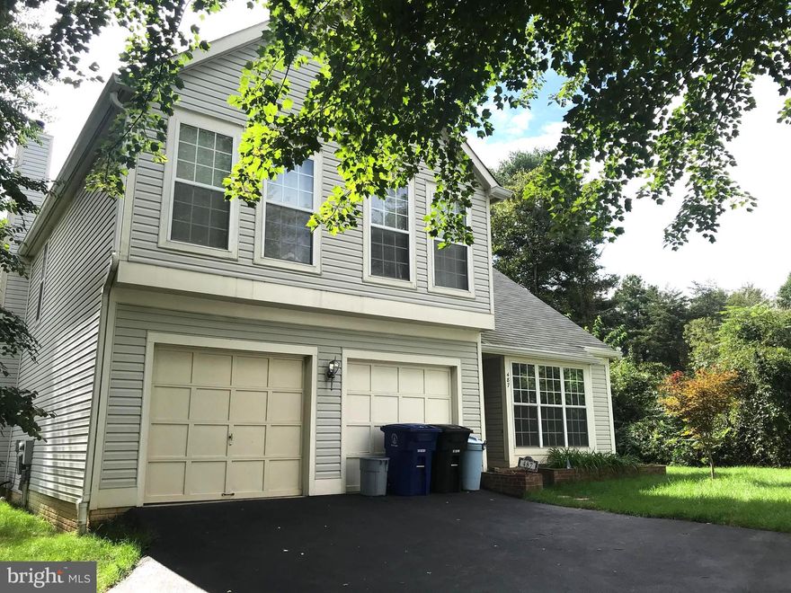 Priced 20K lower than its tax value. Largest Model in the Foxridge. 4 bedrooms, 3.5 bathrooms, Family room with wood burning fireplace, Loft Library/den, New carpet, Fresh Paint, Two car garage. Close to shopping, historic Leesburg. Motivated seller.